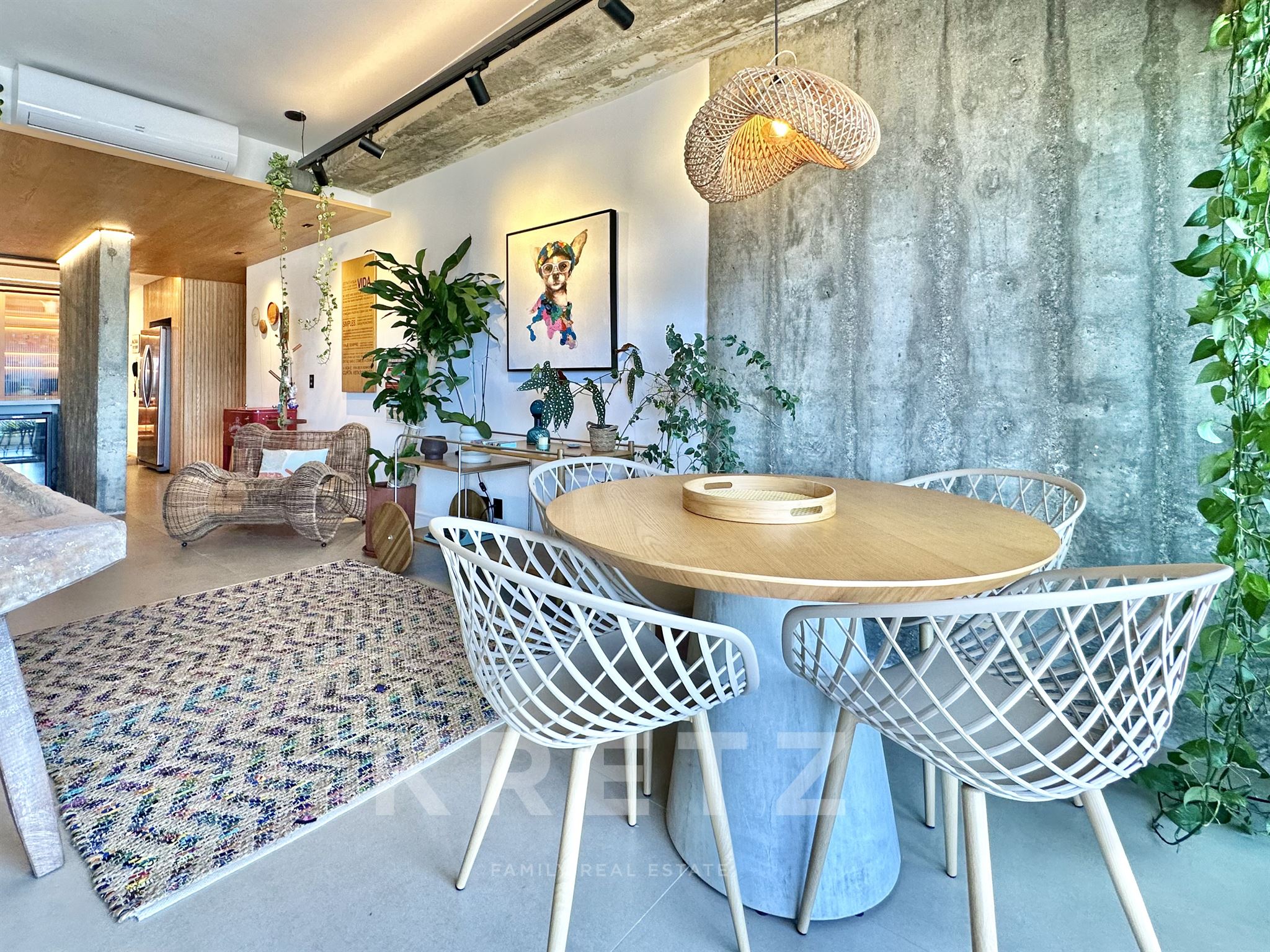 Contemporary Brutalist apartment with sea view