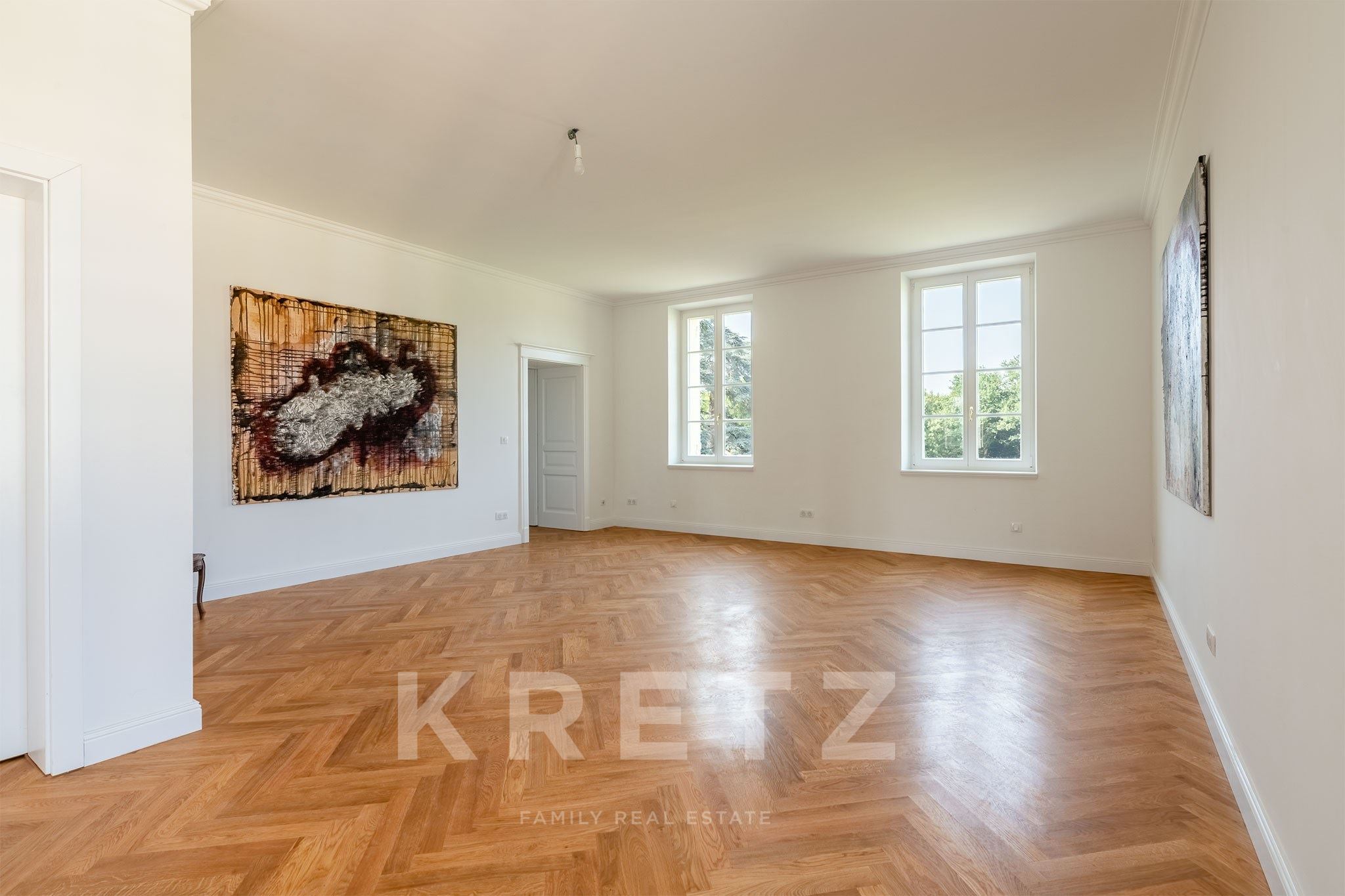114 sqm apartment within a château, set amidst 20 hectares of natural parkland