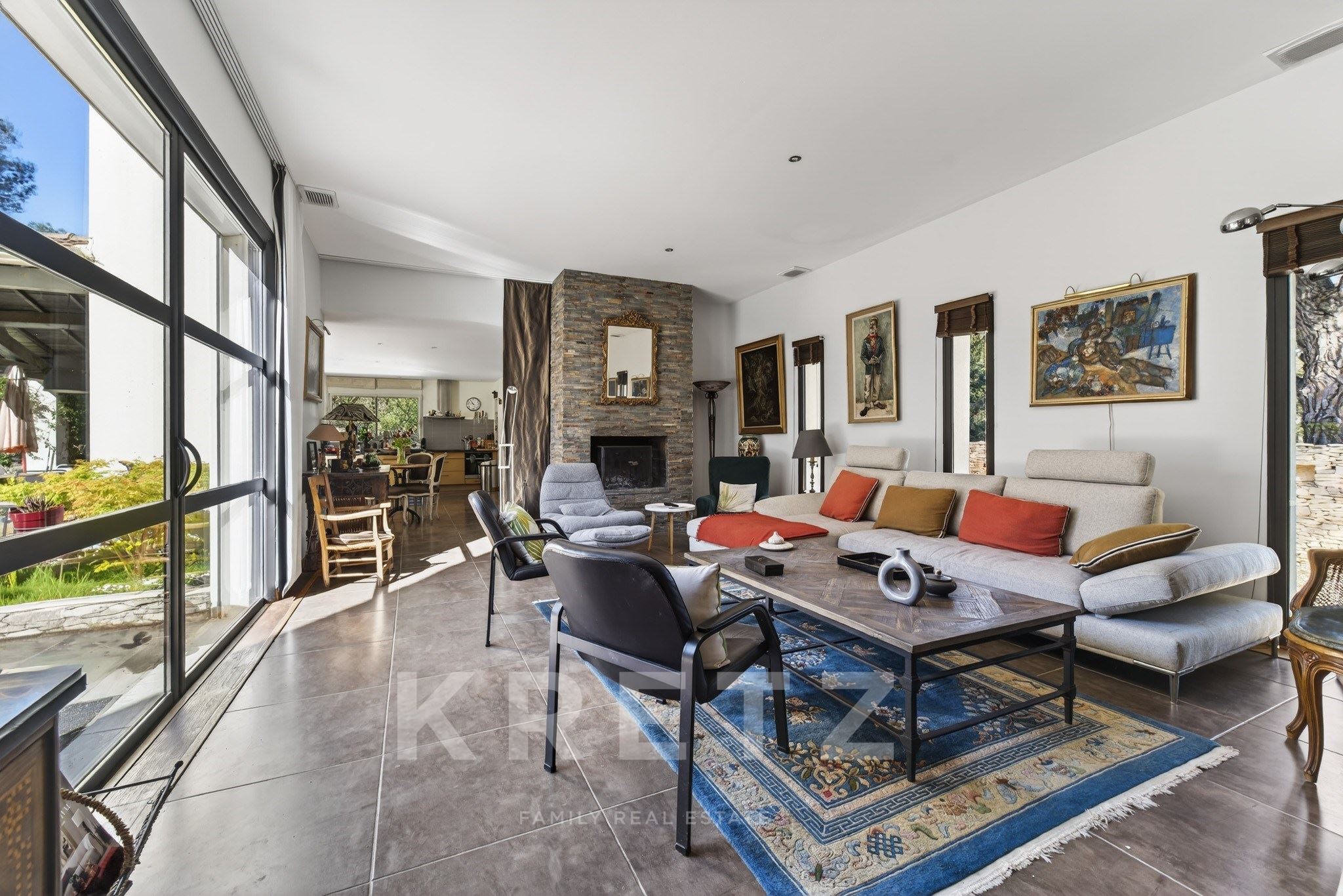 Family house of 223m2, its swimming pool and its wooded grounds of 3000 m2 in Nîmes sought after are