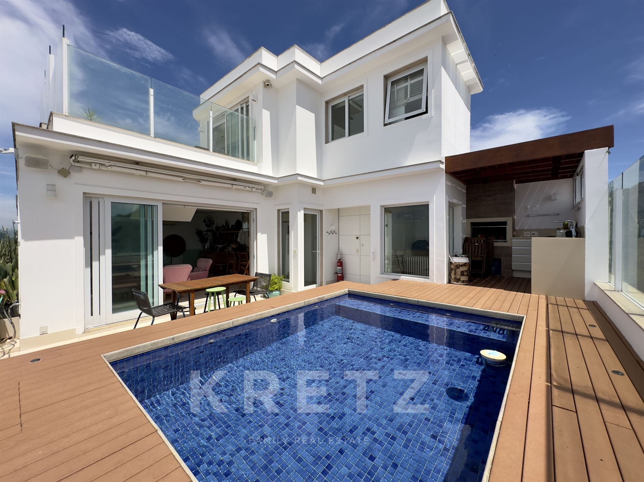 Stunning Triplex Penthouse with Pool for Sale in Leme, Rio de Janeiro