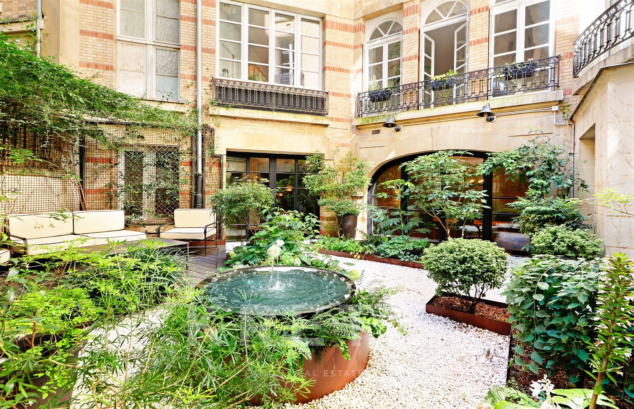 Paris 16th – OECD district – Reception apartment with winter garden