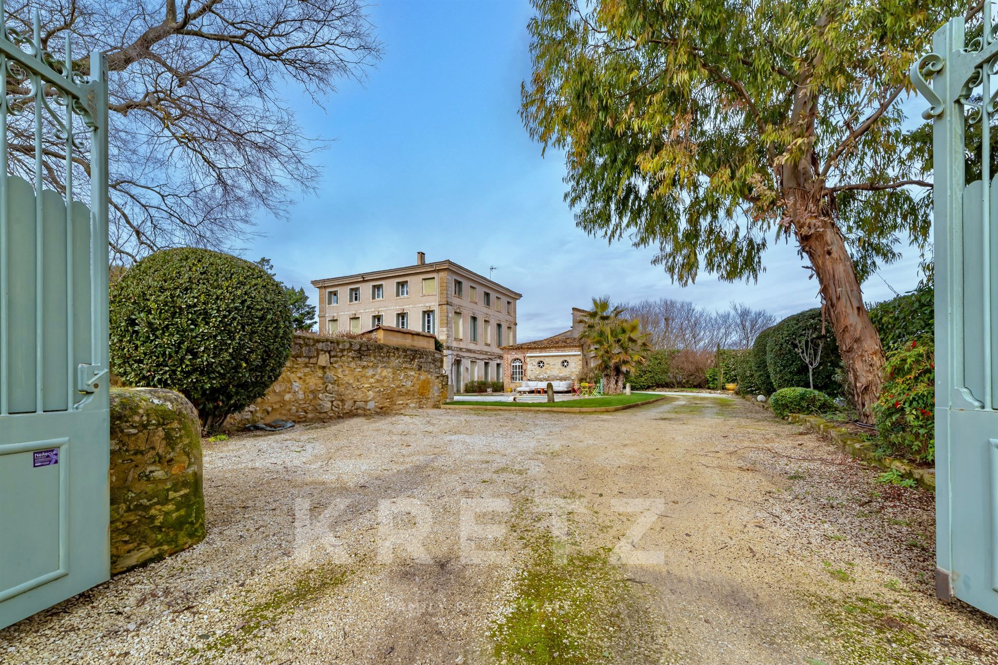 18th-Century Private Mansion with landscaped garden, swimming pool and outbuildings