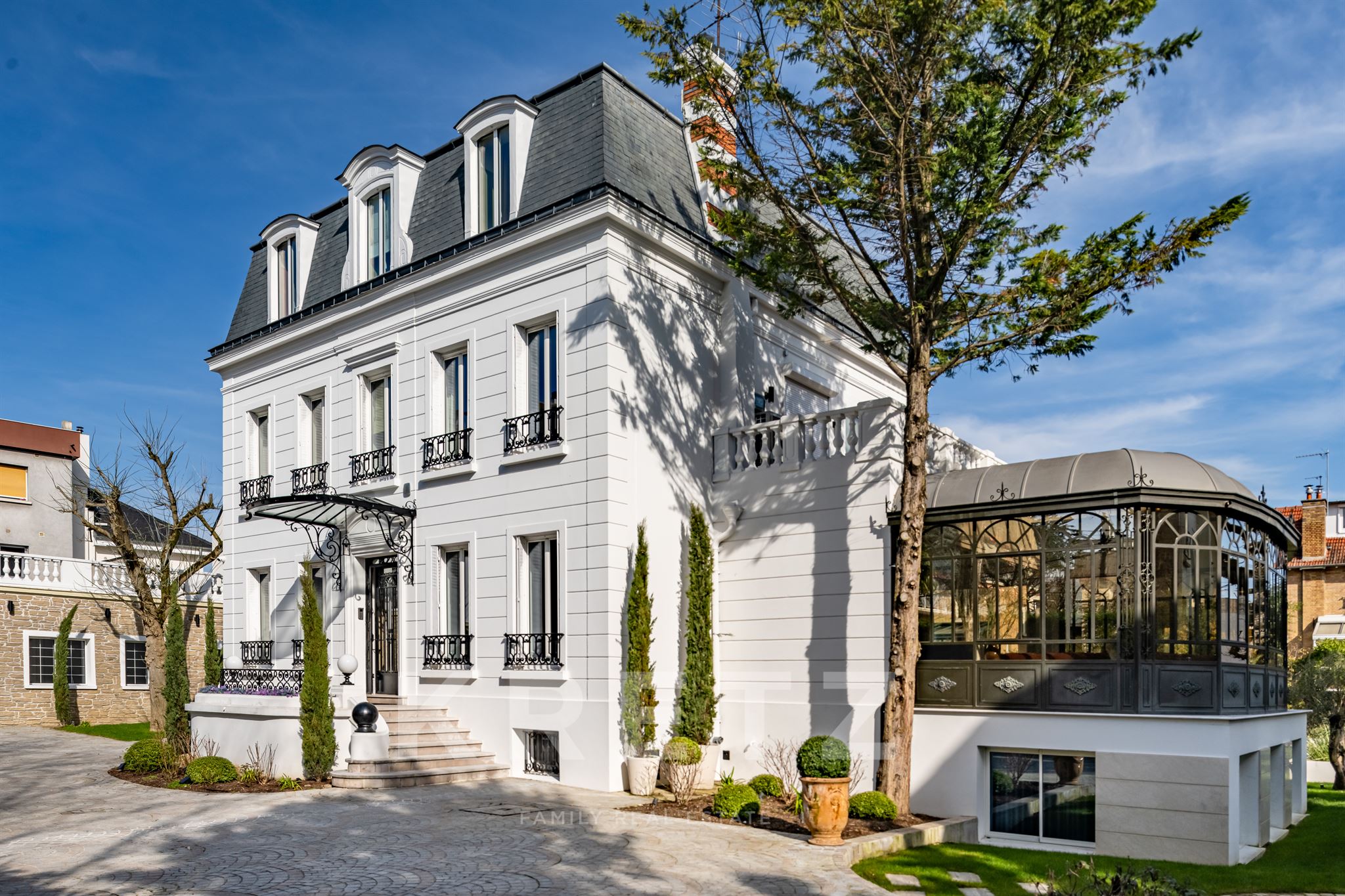 Hôtel Particulier in the heart of the Golden Triangle