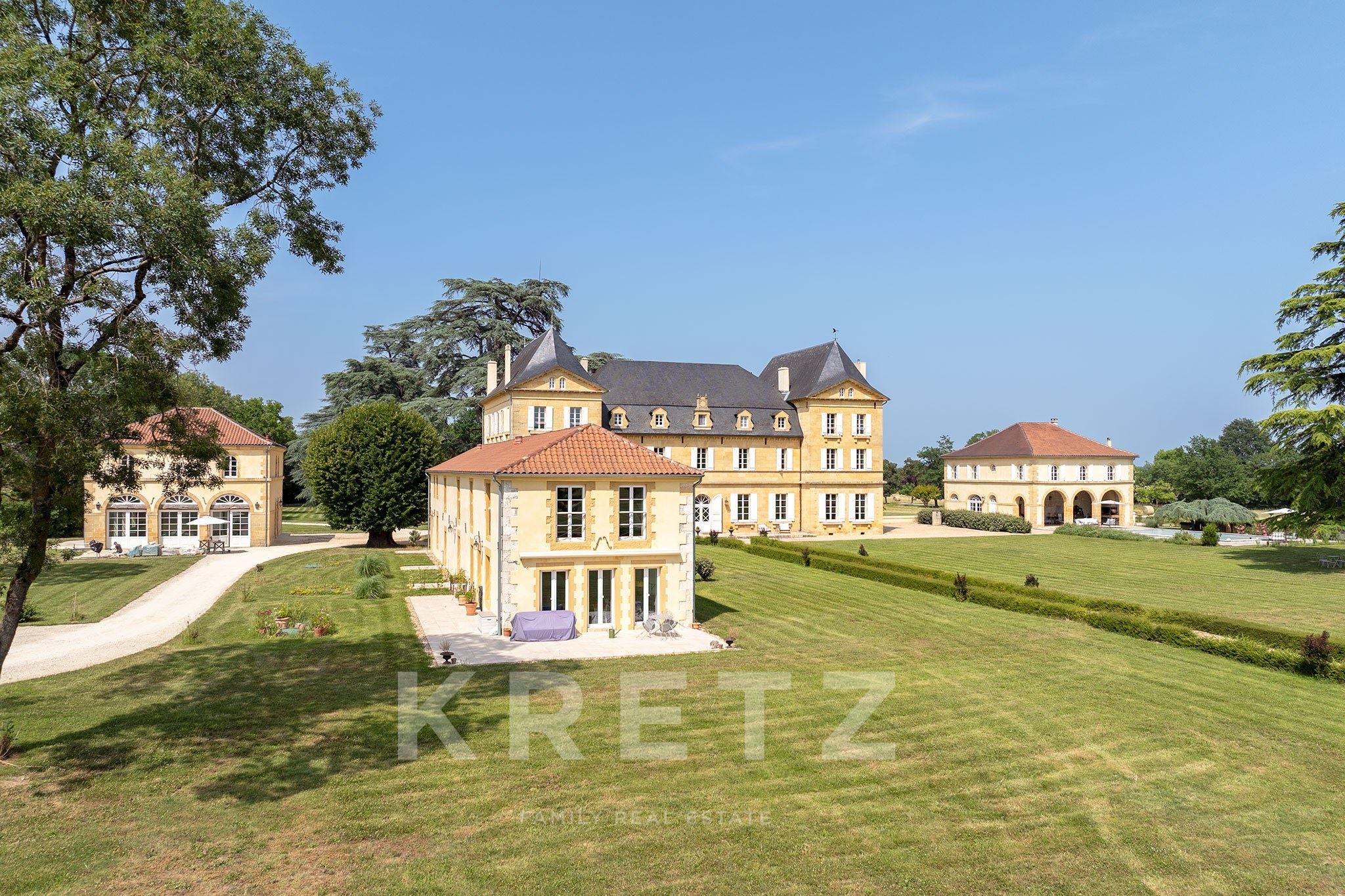 266 sqm villa with exceptional volumes