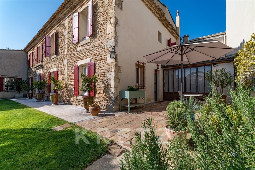 Casa de viticultor en piedra con piscina, 5 dormitorios, a 20 minutos al sur de Nîmes
