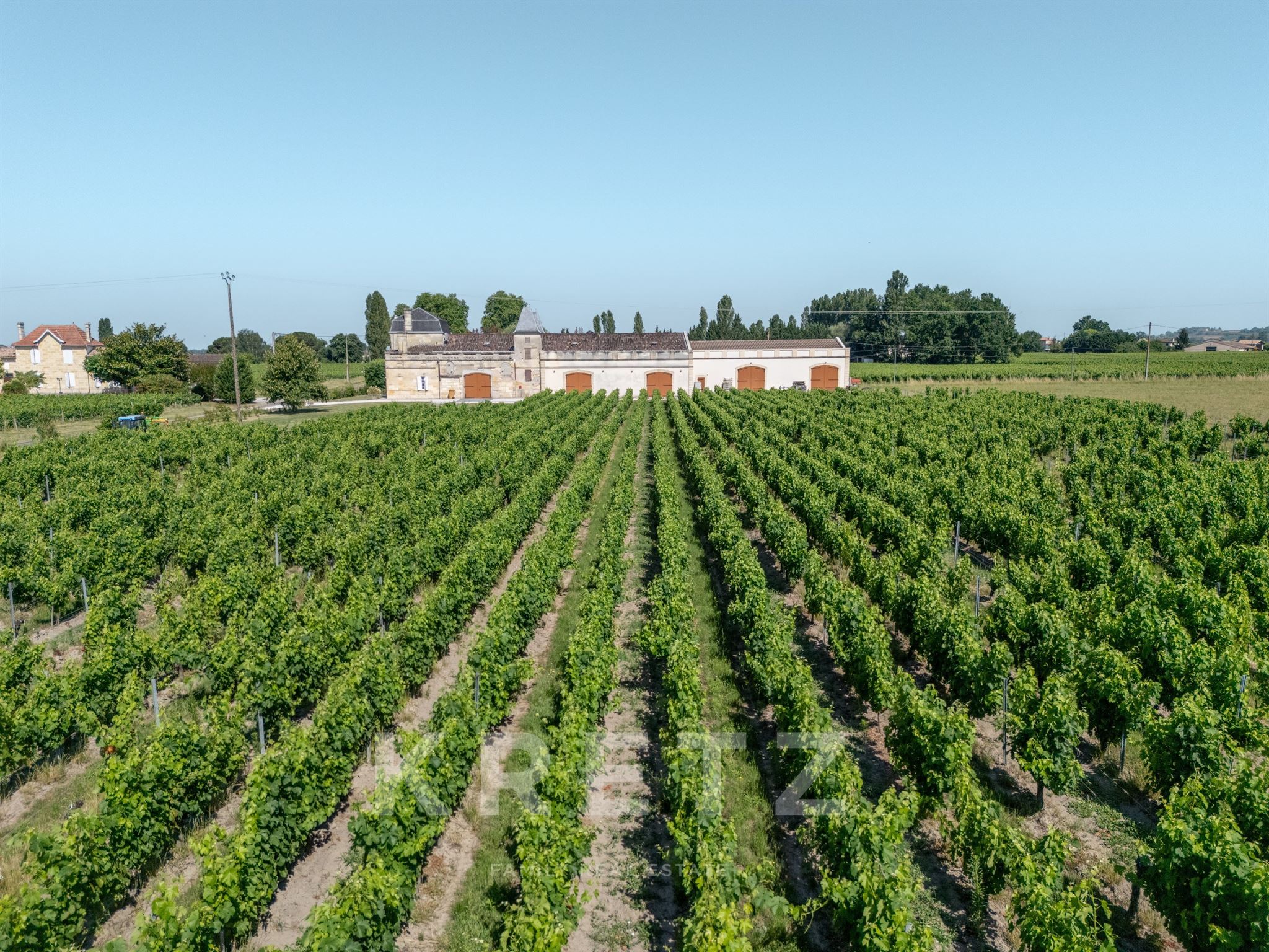 SAINT-ÉMILION – PROPRIÉTÉ VITICOLE DE 10 HA, DEUX DOMAINES & OUTIL DE PRODUCTION COMPLET