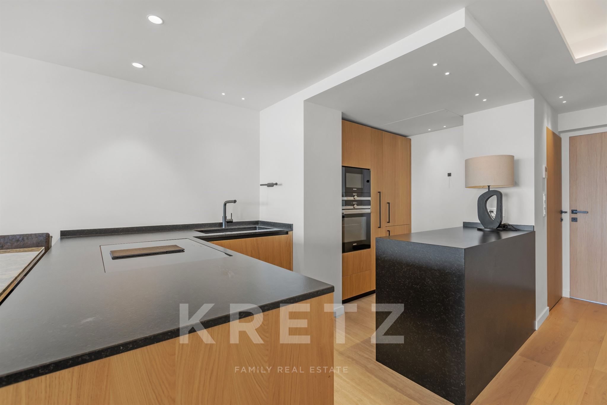 Exceptional Two-Bedroom Apartment with Sea View – Cannes Croisette