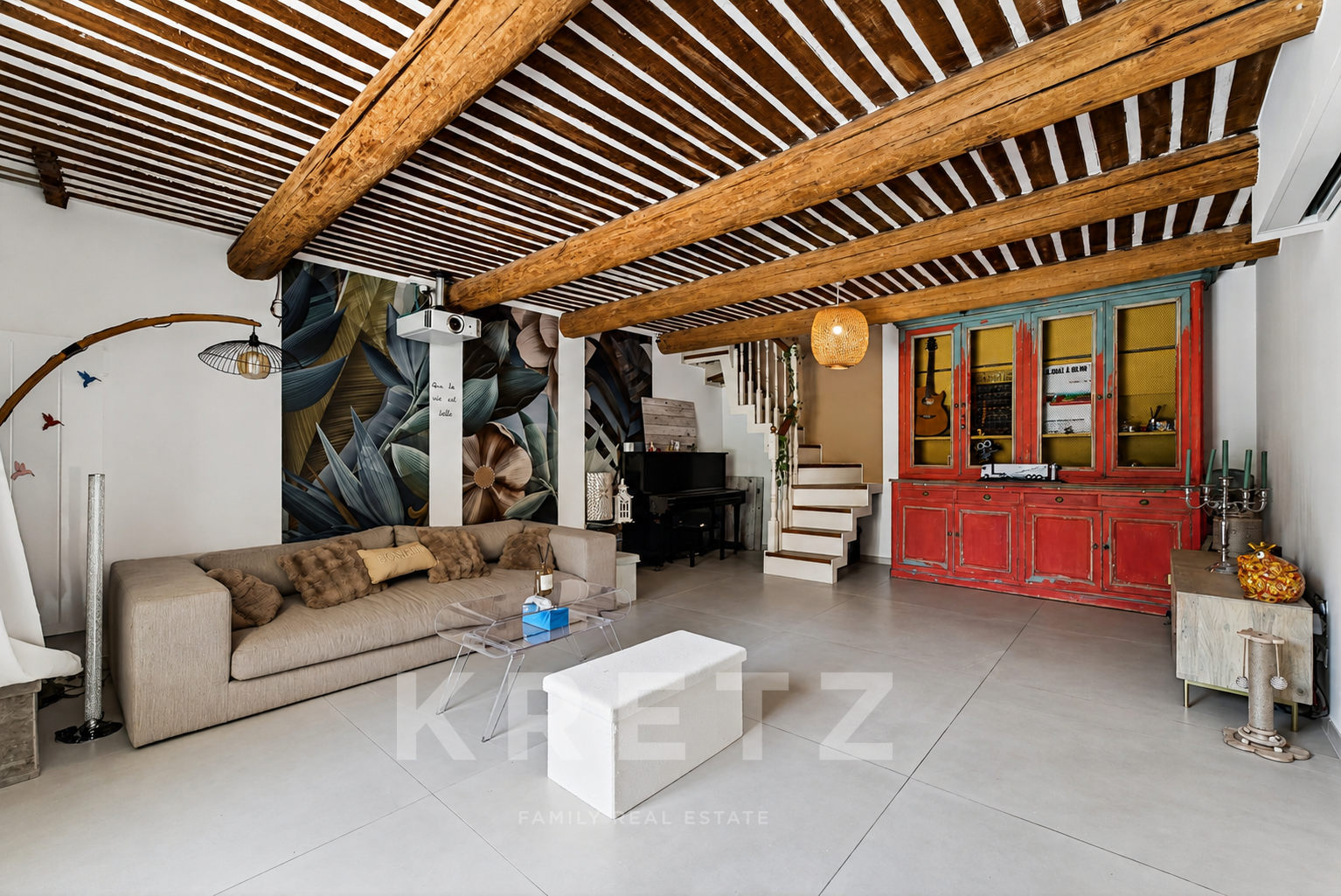Salon-de-Provence – Renovated Family Property with Two Independent Homes and Swimming Pool