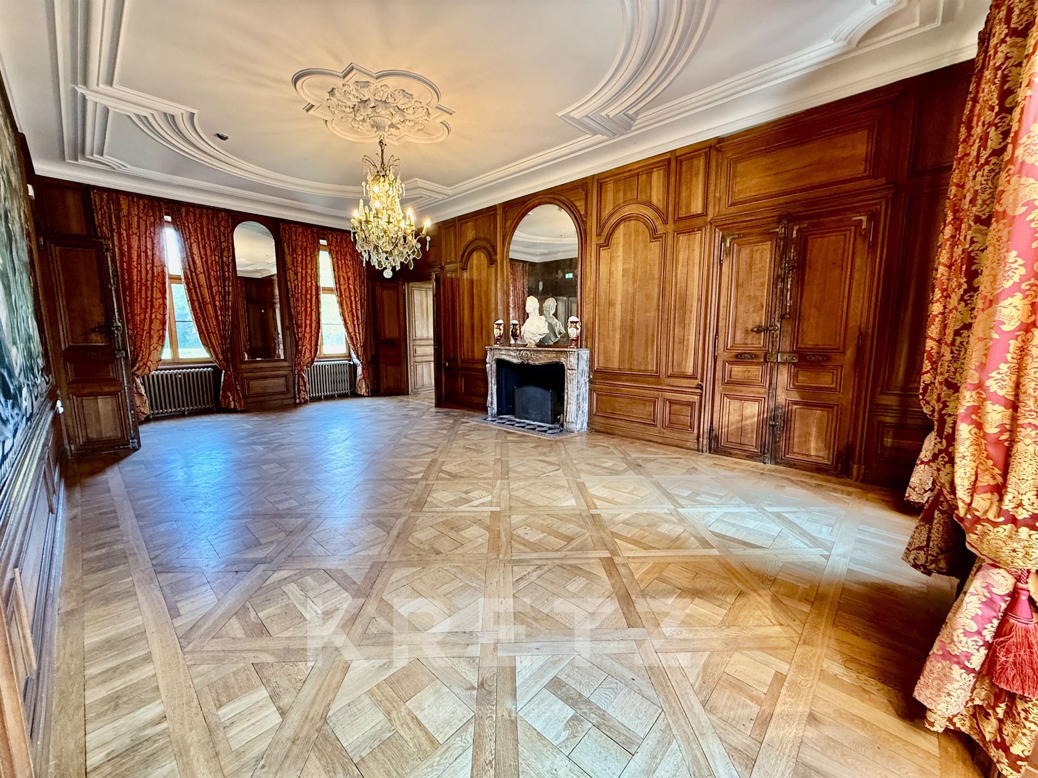 Magnificent 17th-Century Château – Listed Historic Monument – 22 Bedrooms – Moat – Heated Pool – 42-
