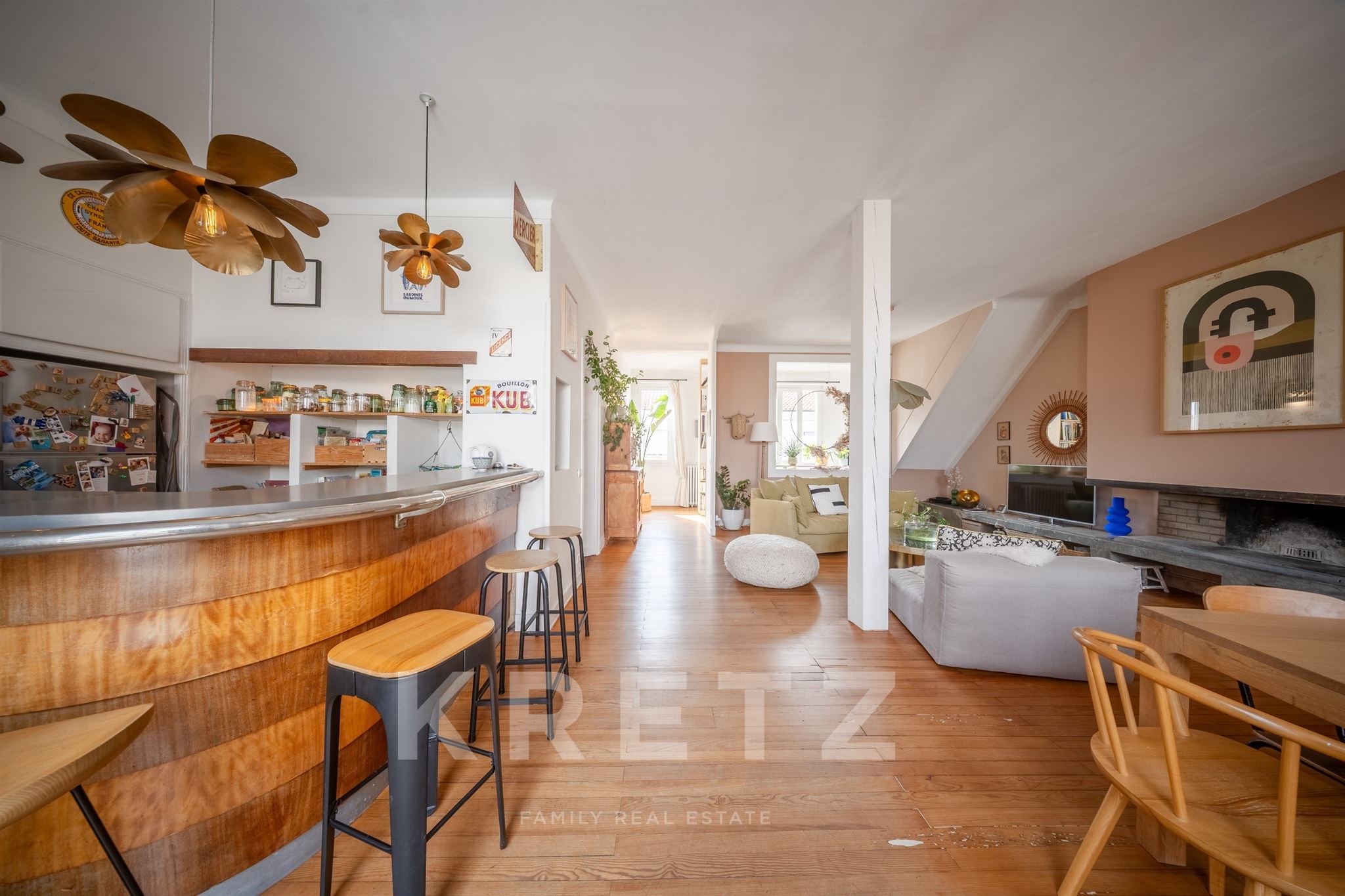 Bordeaux (Nansouty). Rare: 255 m² loft-style house with a rooftop terrace and an integrated pool