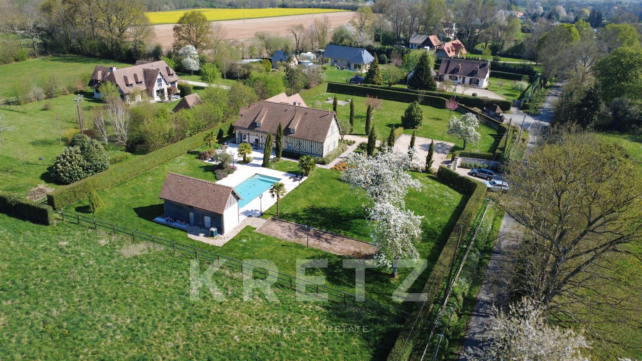 Campagne de Deauville – Maison normande avec piscine et jardin paysager