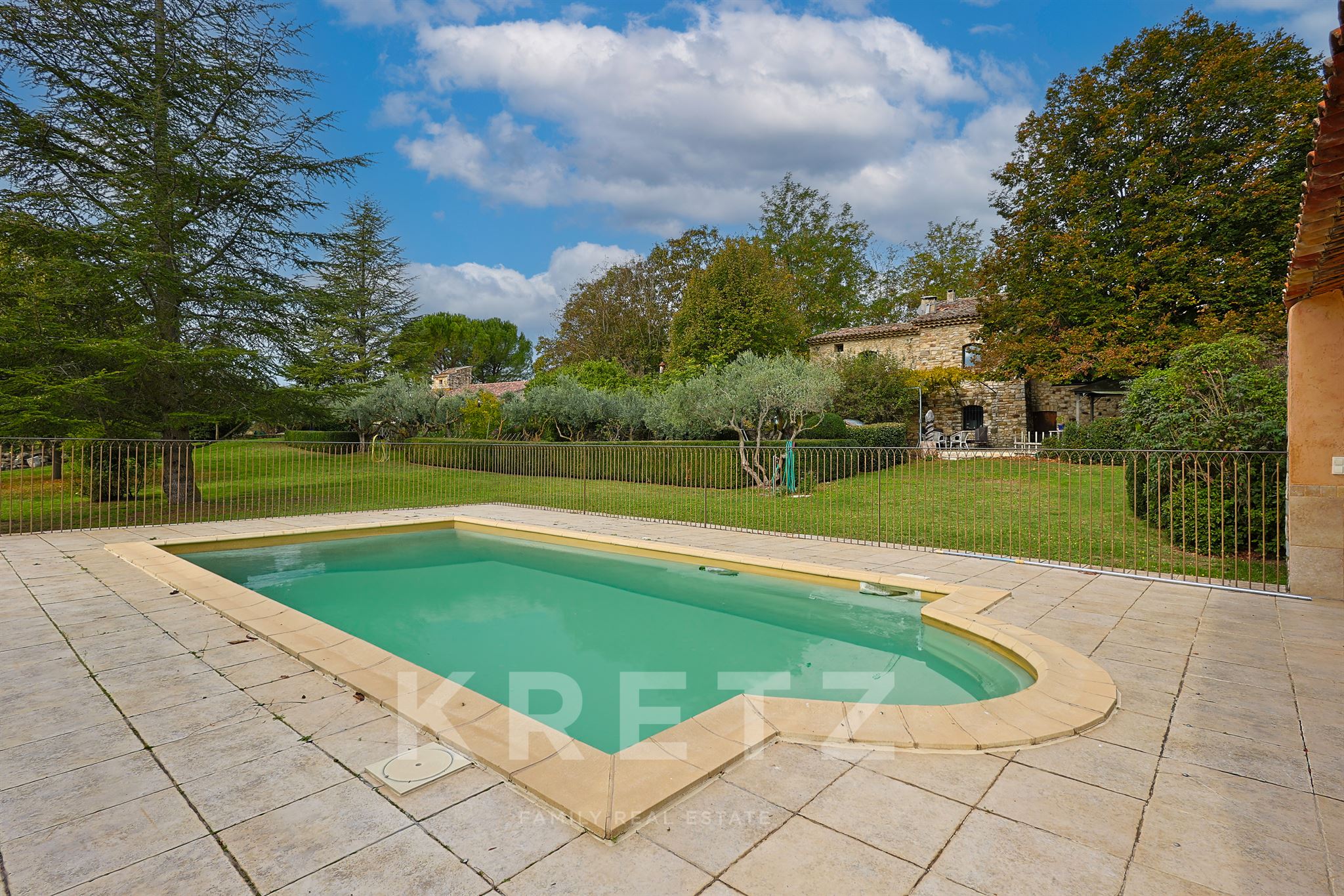Fully renovated 17th century farmhouse on 1ha 800 of land