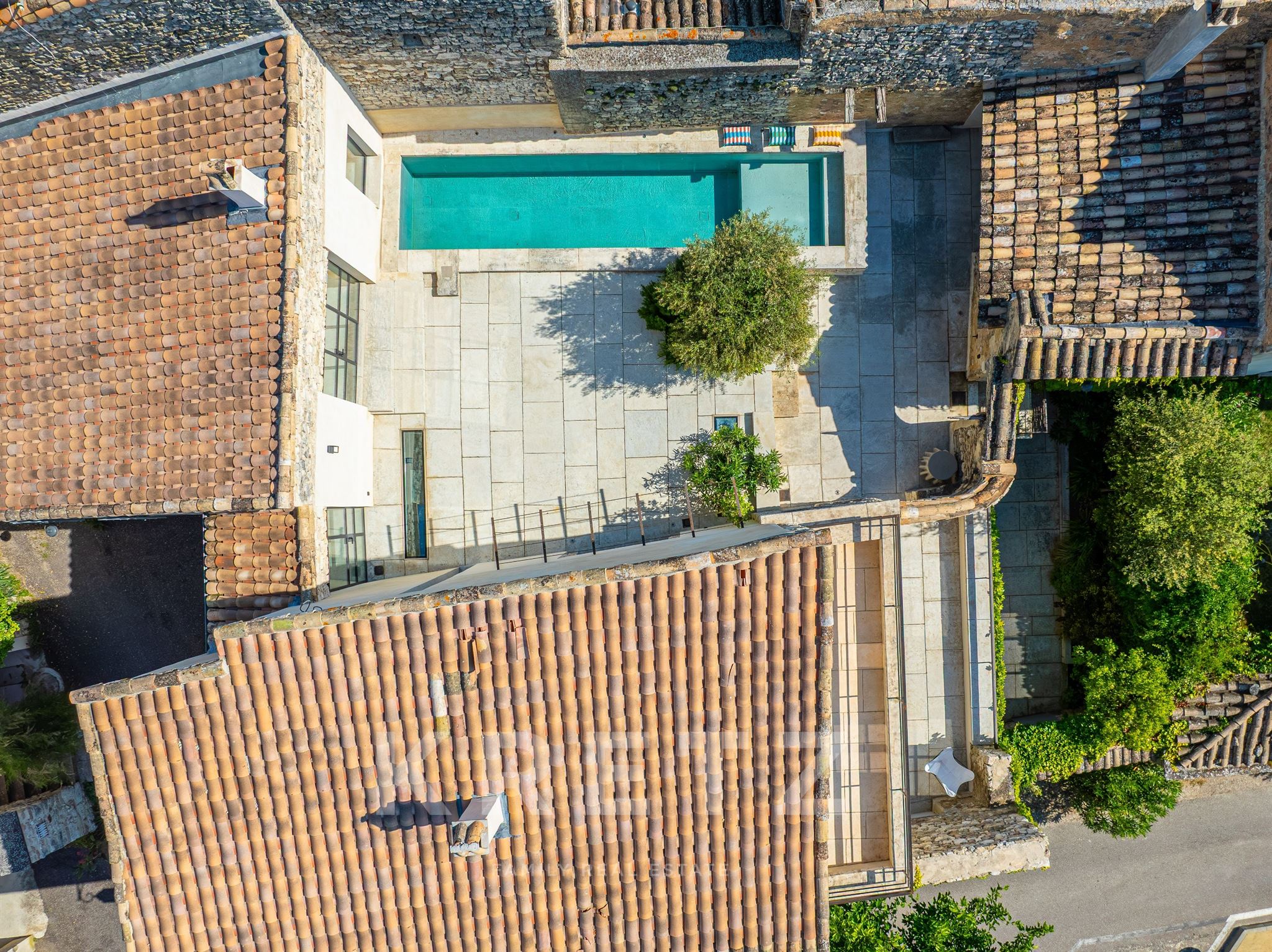 Exceptional Provençal residence - renowned architect restoration