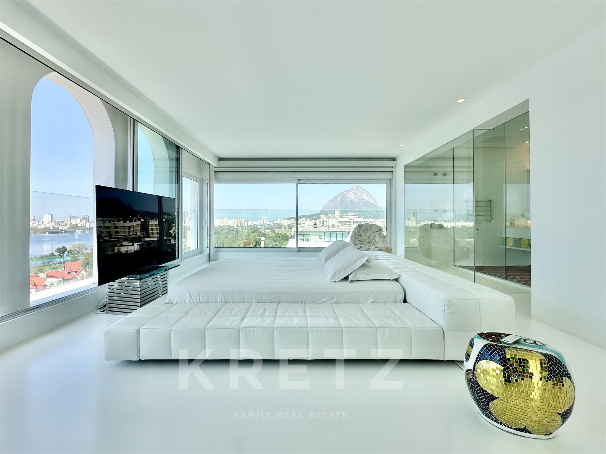 Architect-designed penthouse with exceptional views