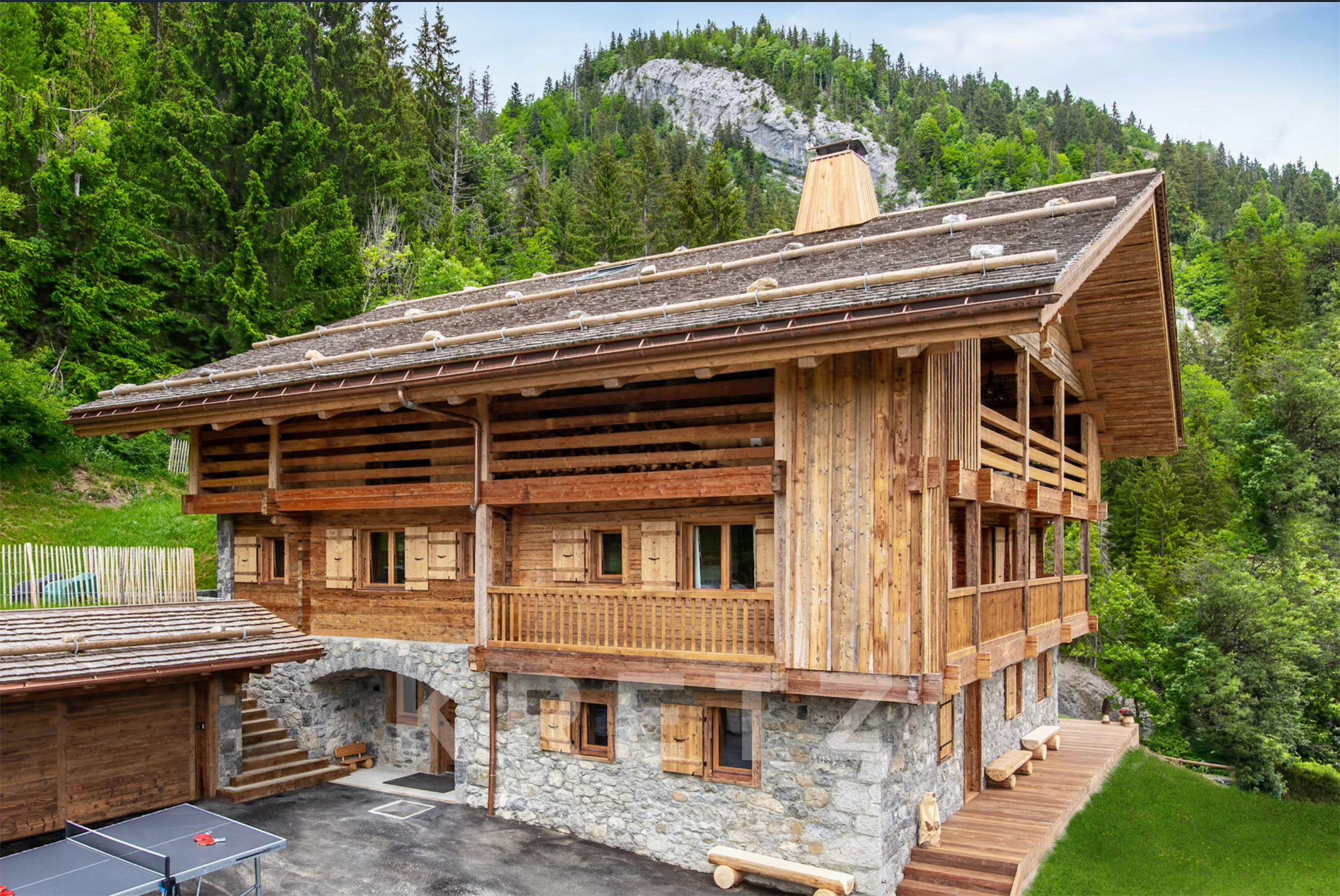 Le Grand-Bornand – exceptional chalet with swimming pool, spa, gym and panoramic views over the Arav