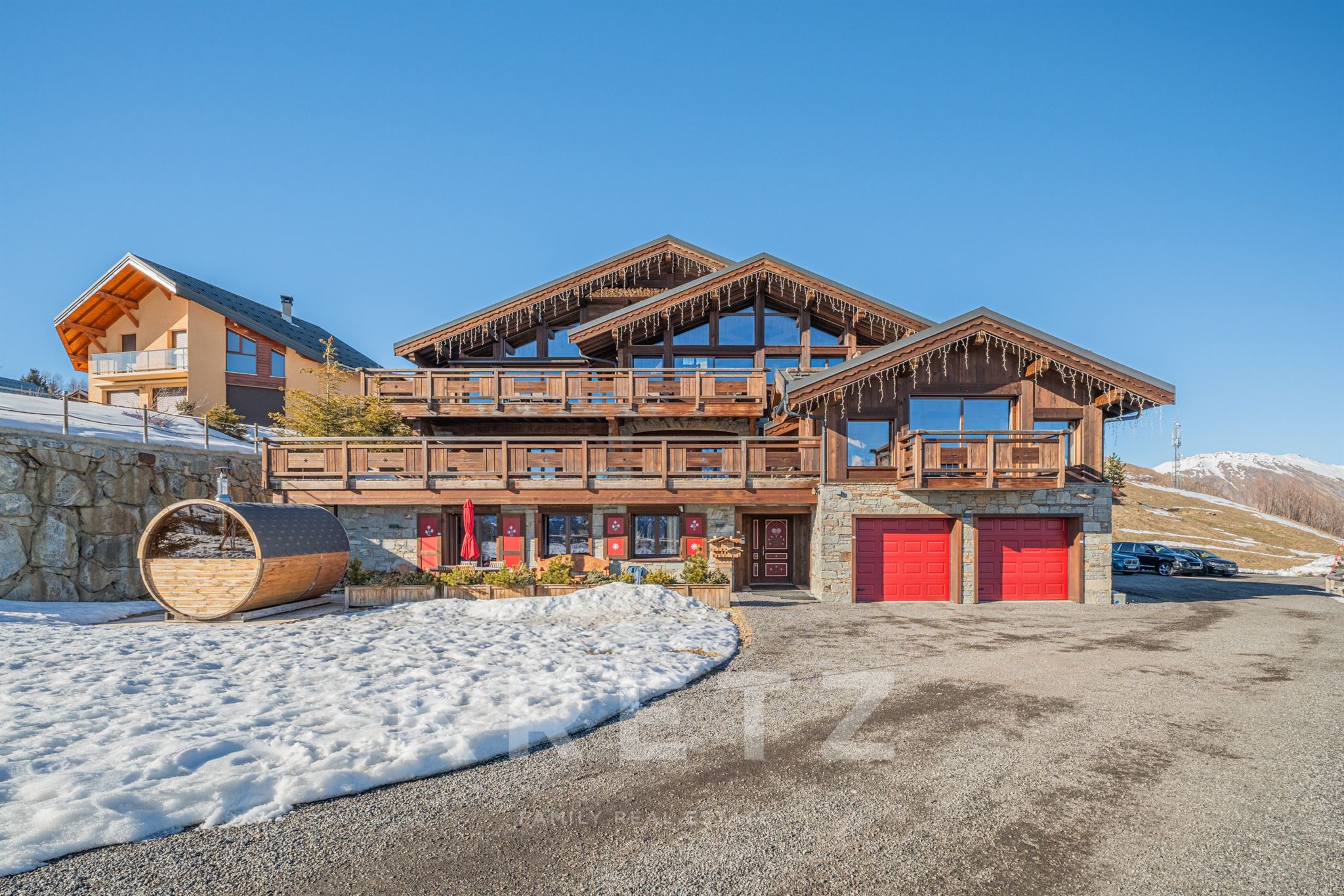 La Toussuire - 1800m Altitude : Grand Standing 629sqm Chalet - Sleeps 24