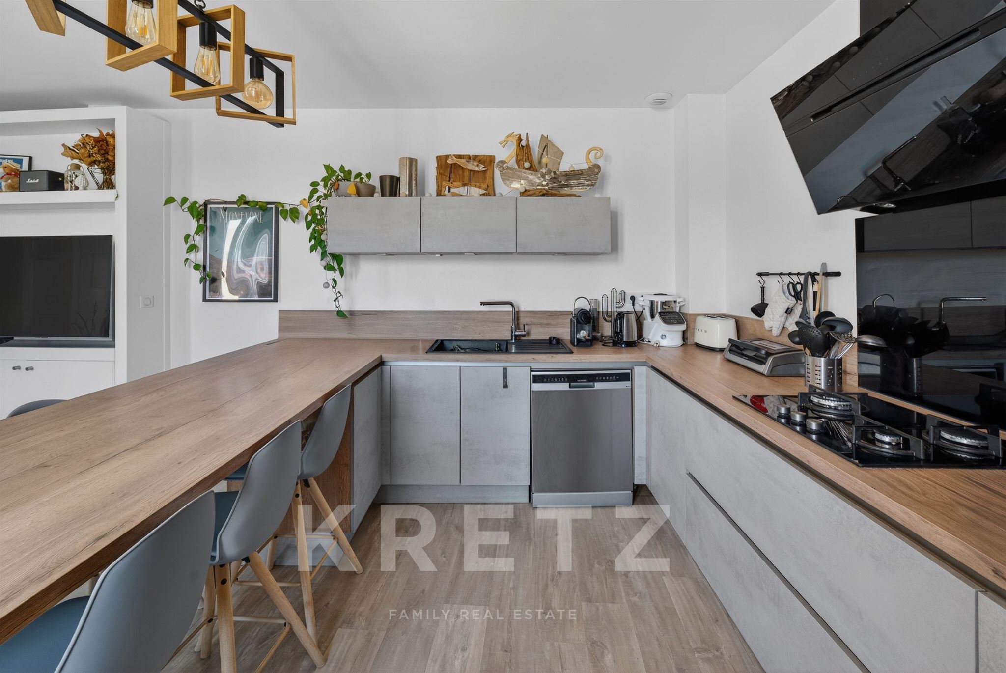 Authentic renovated winegrower's house 290 m² of living space – Swimming pool – 150 m² garage