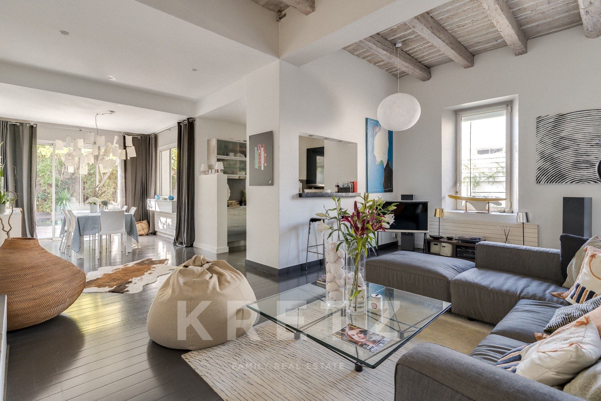 Mazargues – Maison avec jardin, patio, piscine et garage.