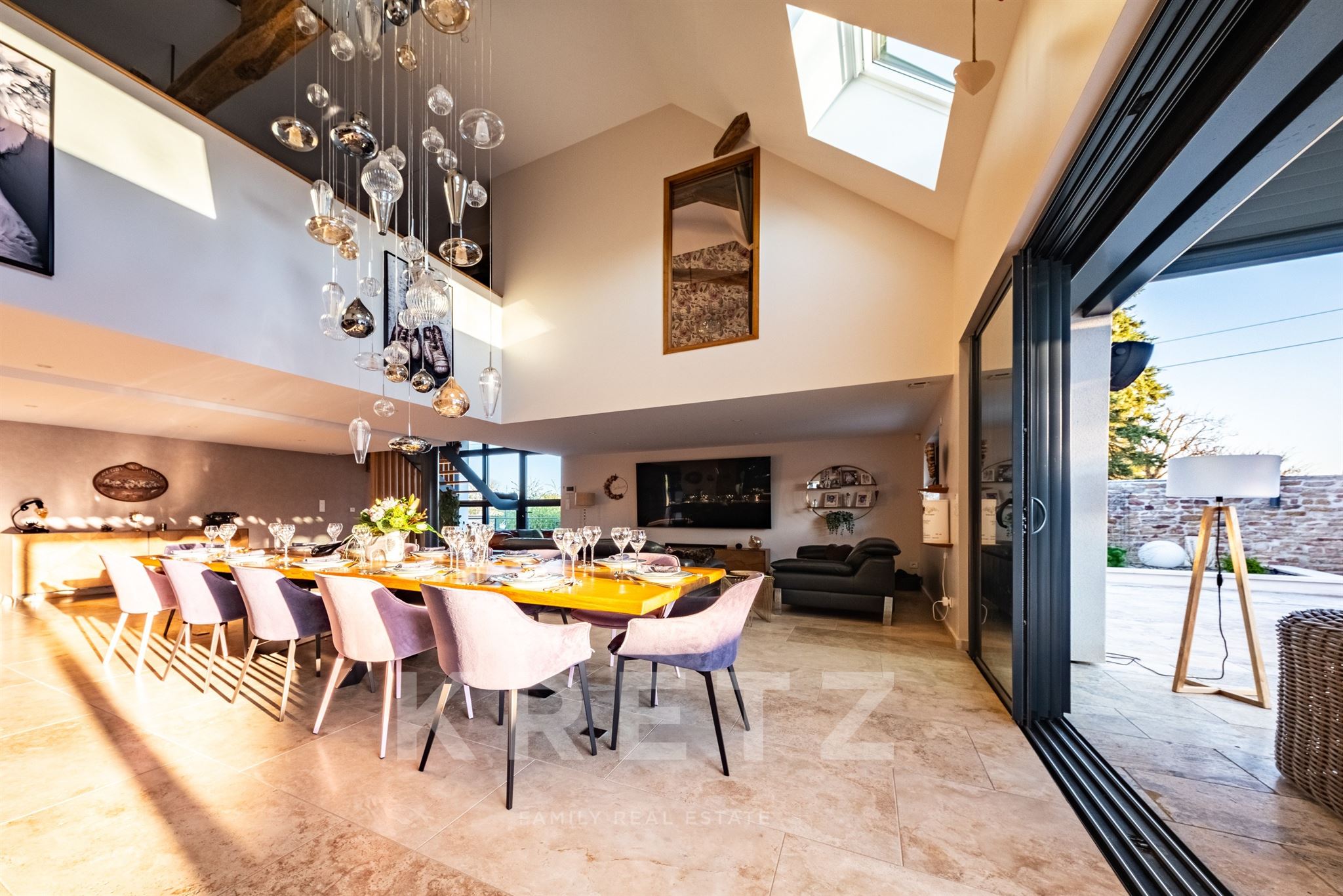 Bourgogne- Propriété confidentielle rénovée par architecte avec piscine, maison d'amis et dépendances