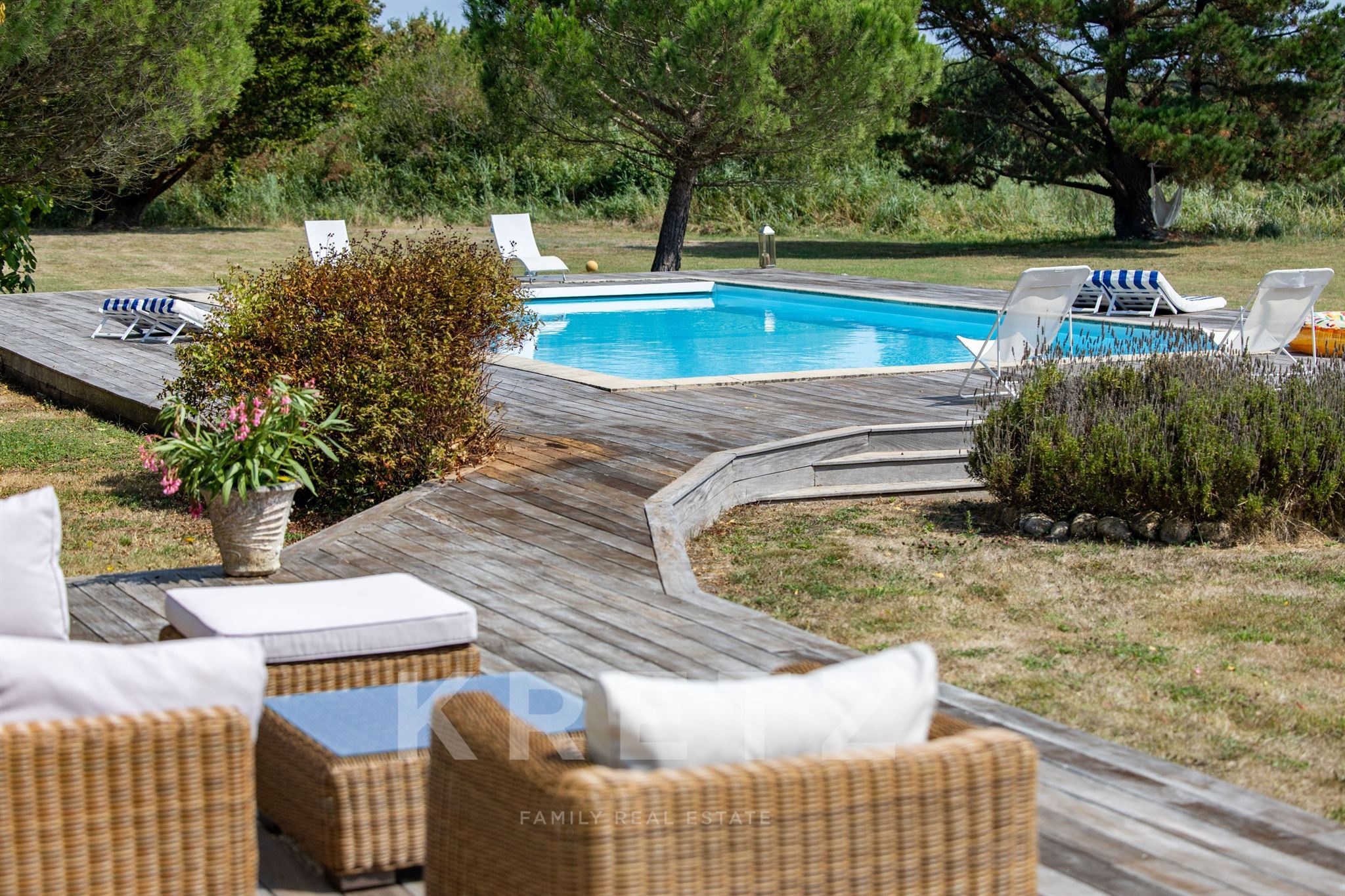 Exceptional property on the island of Oléron, 245 m² in a 1.3-hectare park with swimming pool and pr