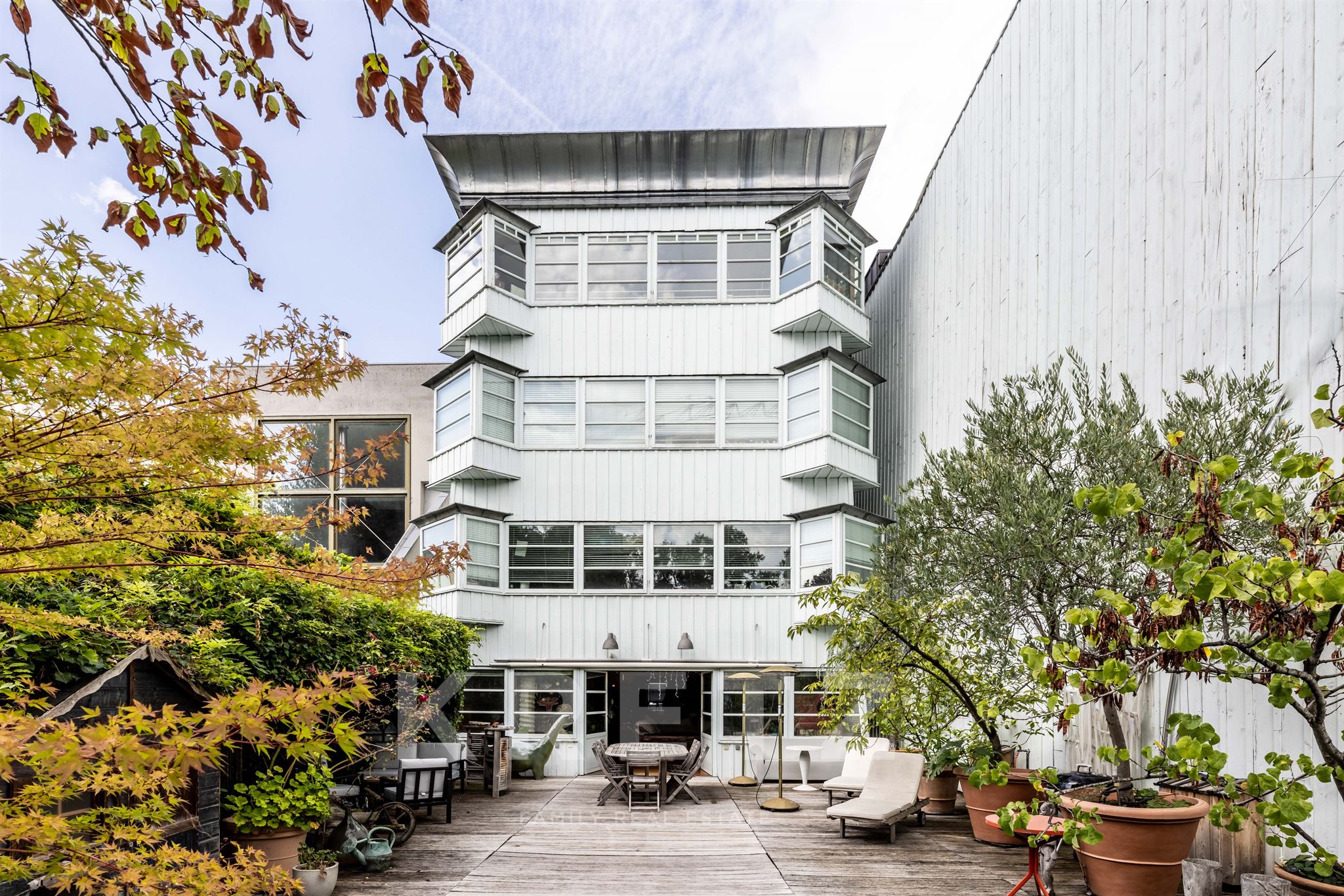Architect's house on the waterfront 5 minutes from the center of Paris