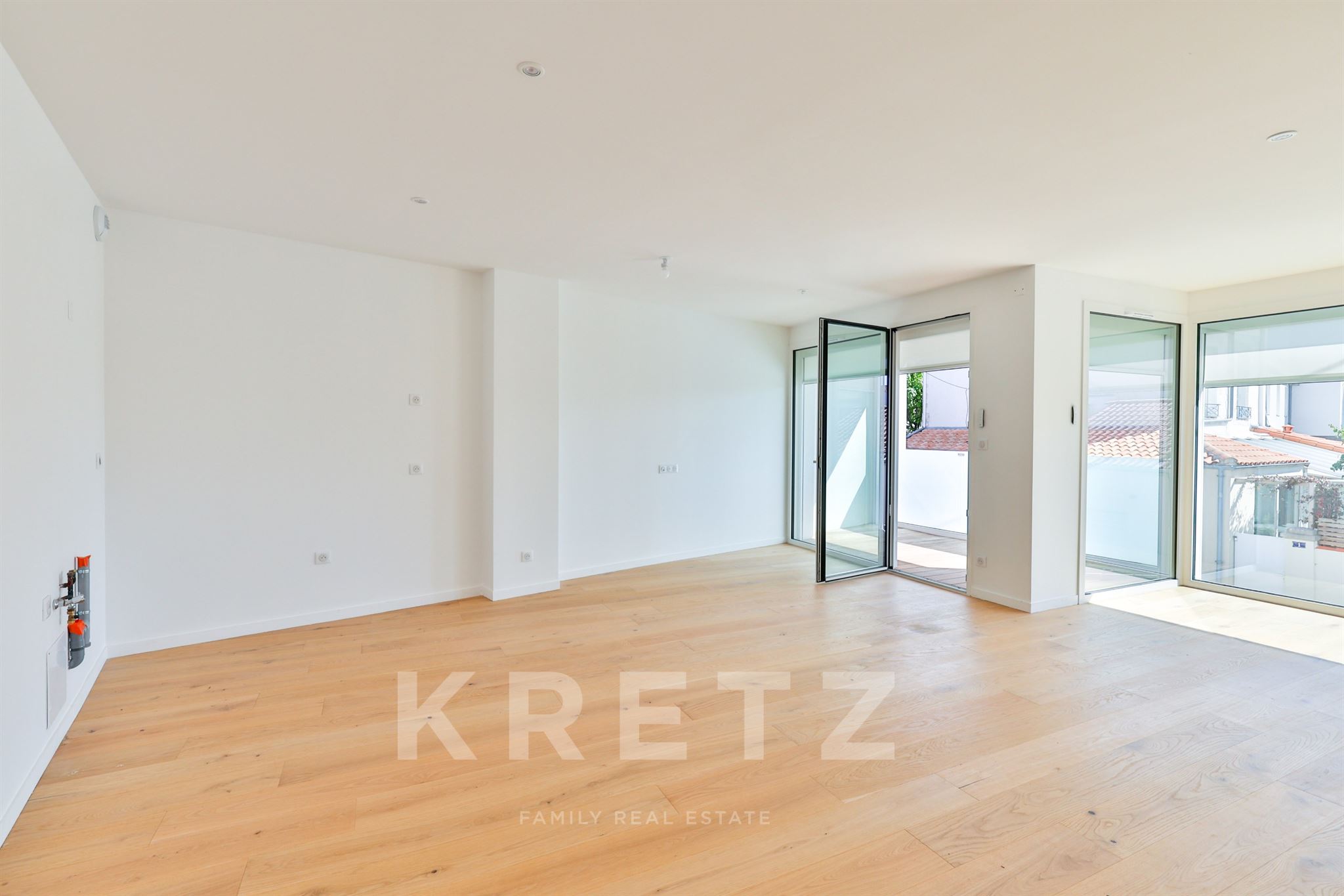 La Genette — Newly Built Architect-Designed Home with Elevator, Terrace and Garage