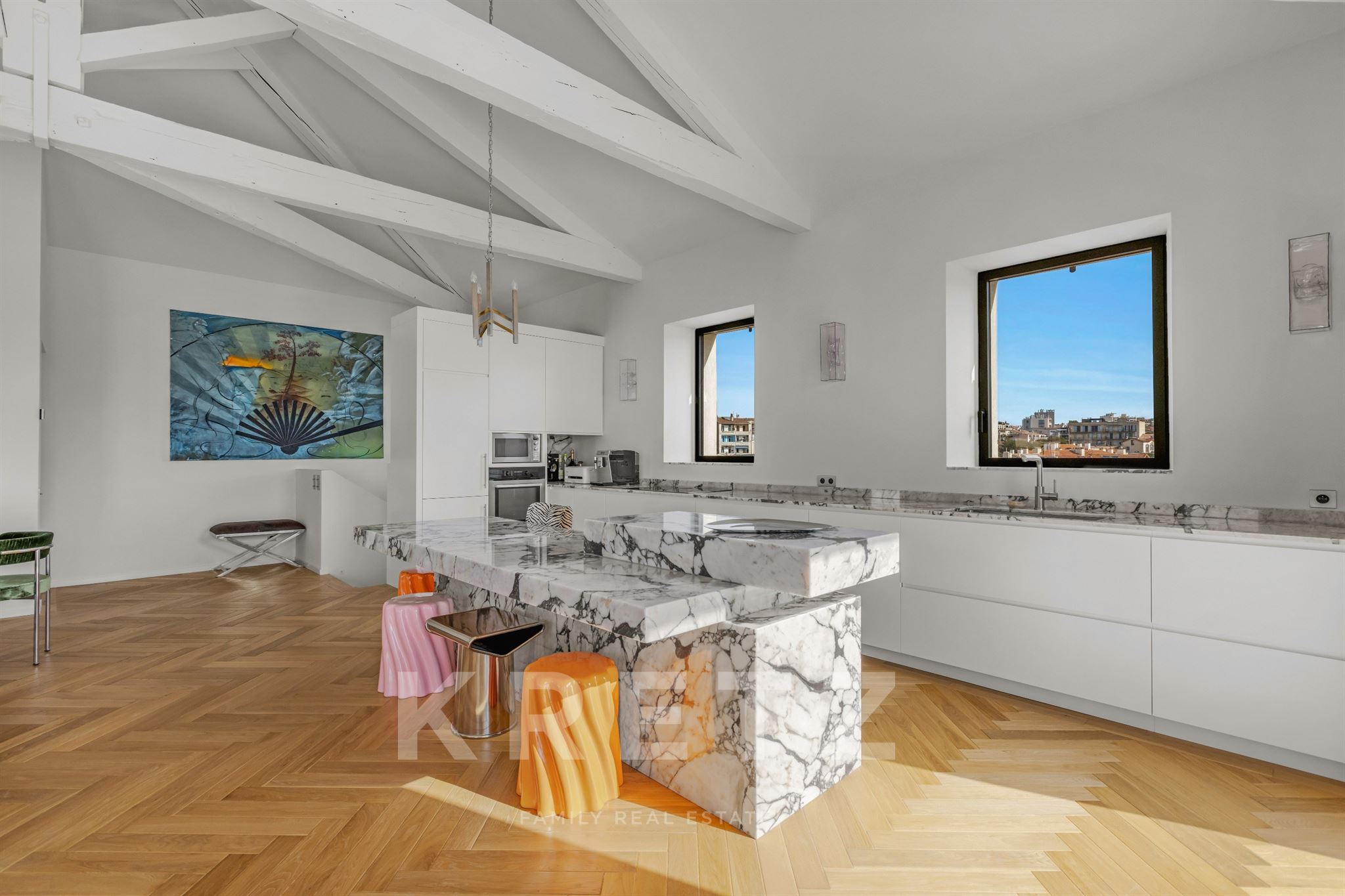 Penthouse-style house with sea view