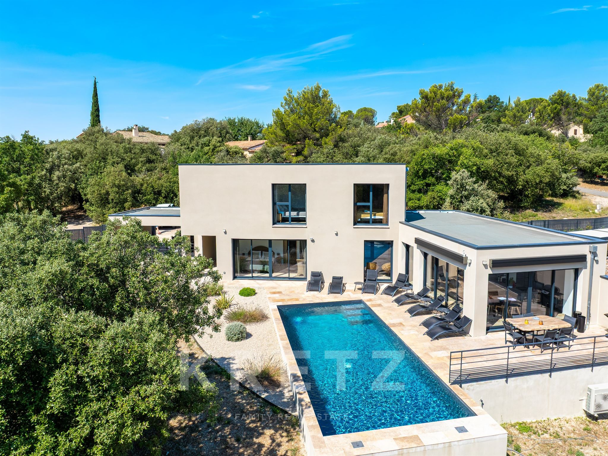 Une contemporaine d'exception face au Mont Ventoux… l'art de vivre en Provence.