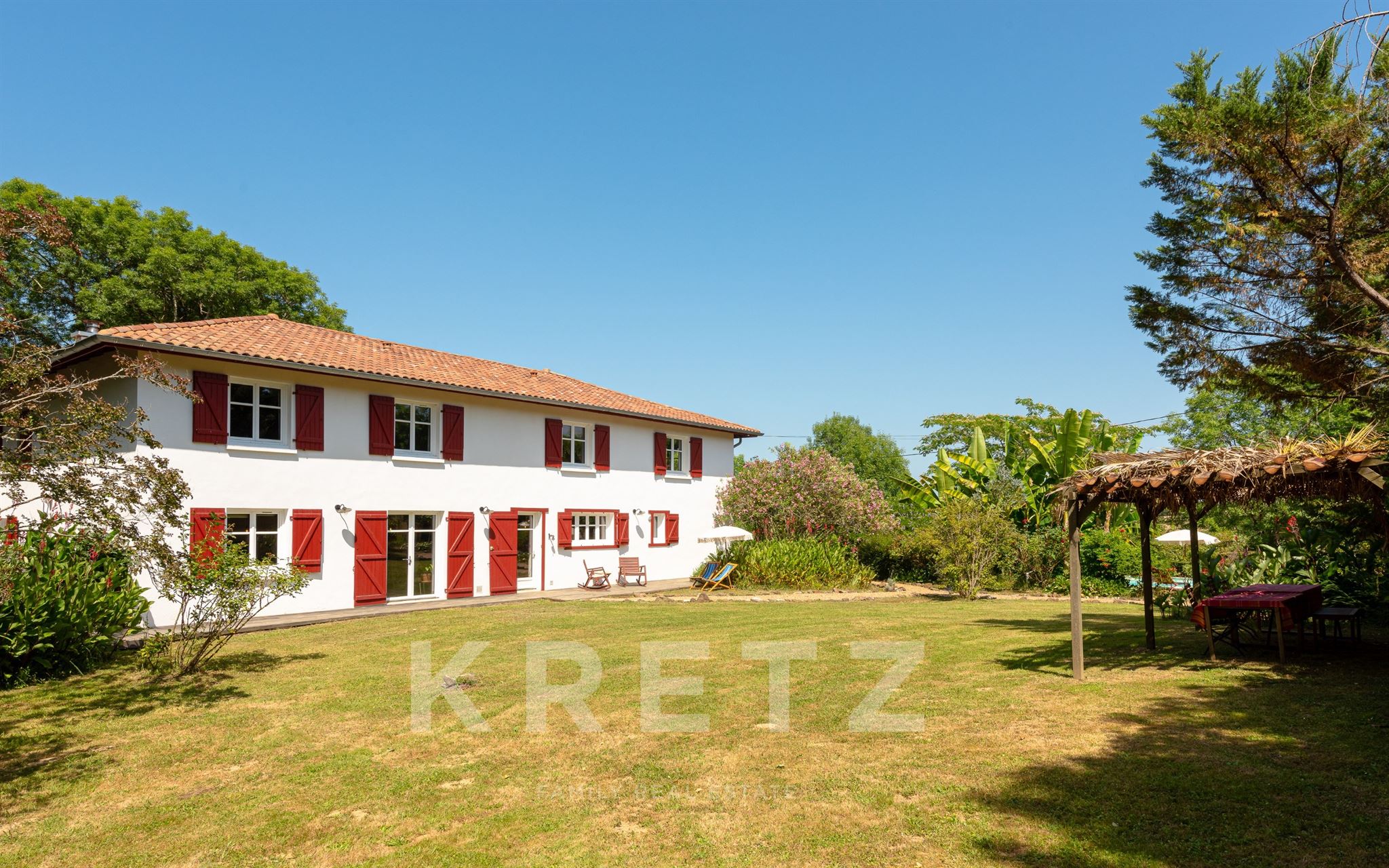 Ancienne ferme basque rénovée par architecte, maison d'hôtes & piscine, 40 min de Biarritz