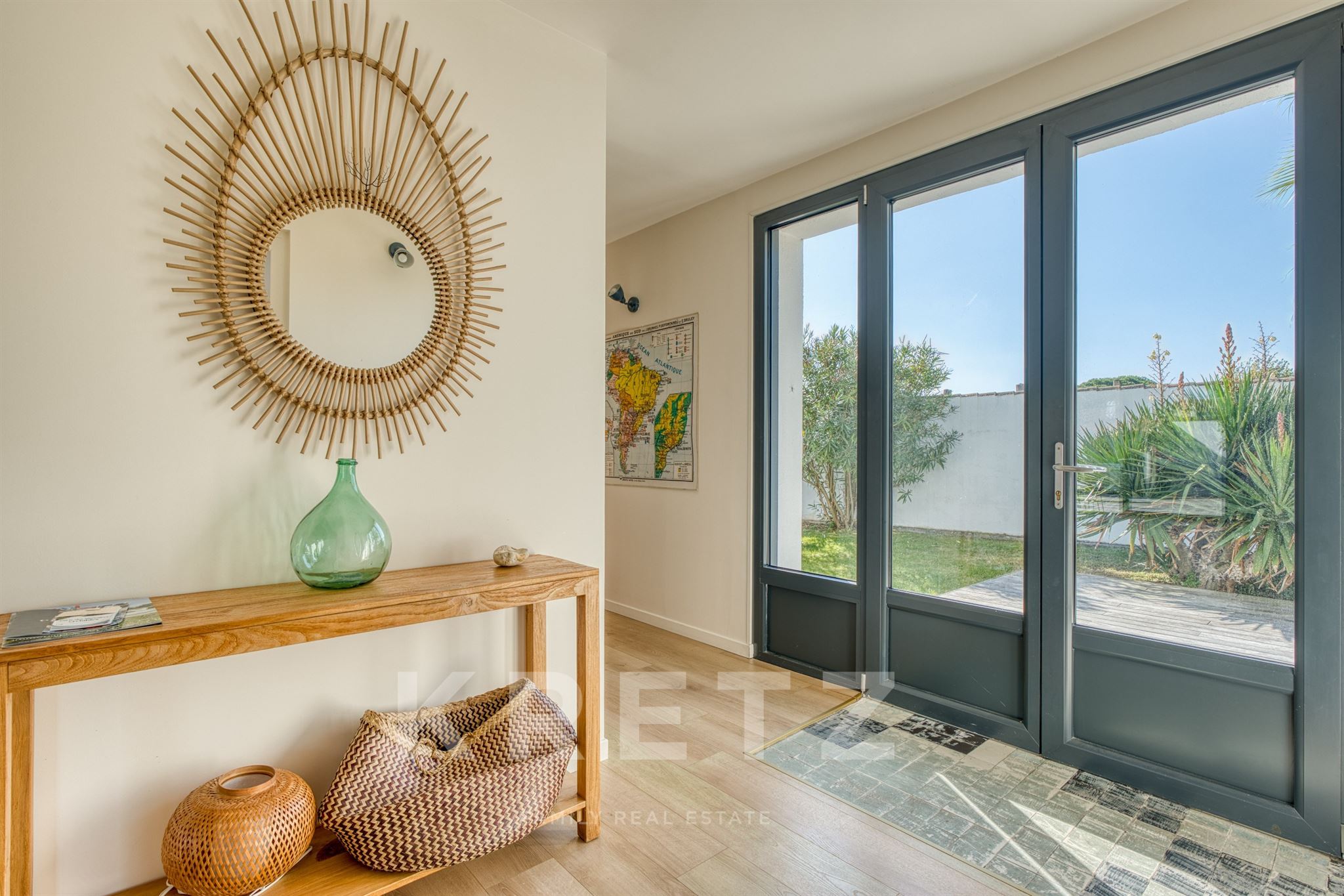 Family Villa with Pool (215 sq m) — Île de Ré, Village-Centre Living, Walk to the Beach