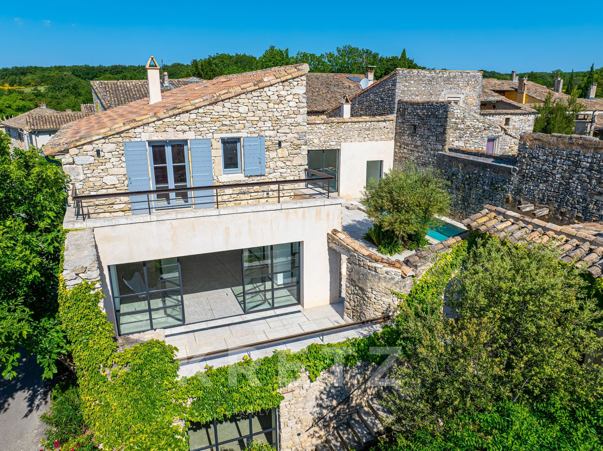 Exceptional Provençal residence - renowned architect restoration