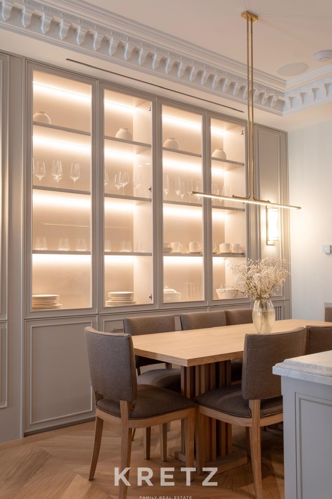 Elegant Fully Renovated Residence in a Classic Building on Salamnca
