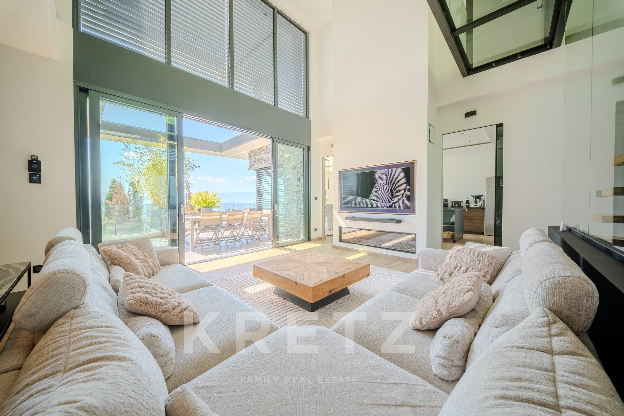 VÉTRAZ-MONTHOUX – VILLA PRESTIGE VUE GENÈVE & PISCINE À DÉBORDEMENT