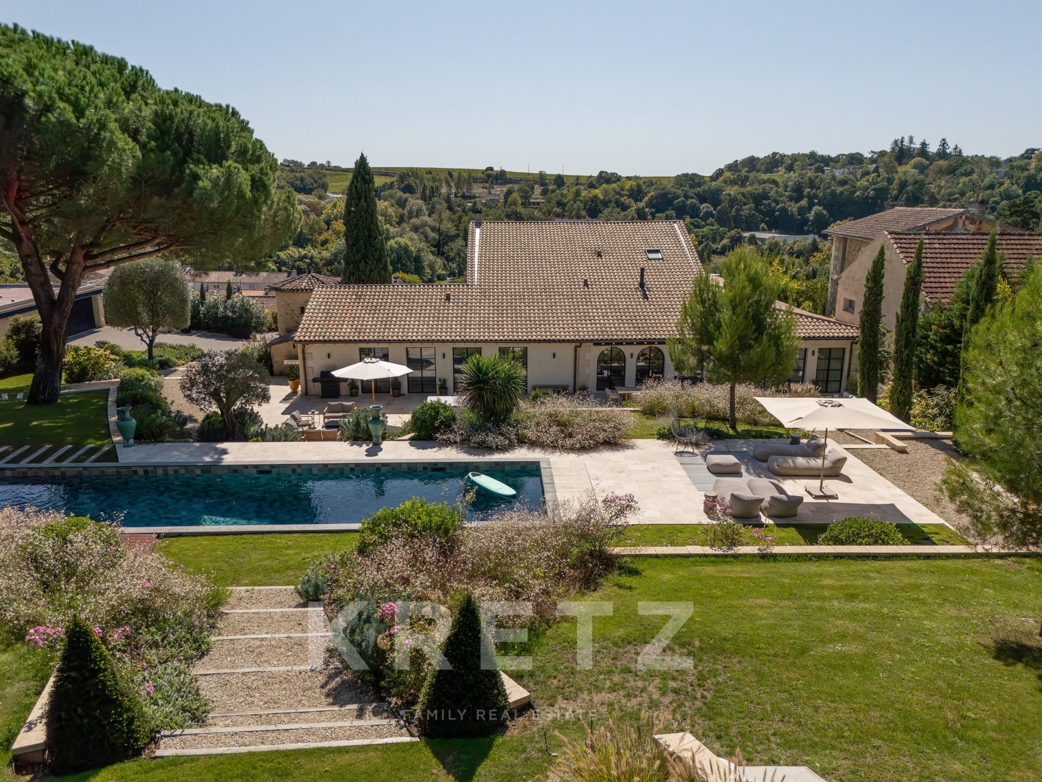 Bordeaux rive droite — Domaine d'exception, 580m² de bâtis, Parc Signature 8850m² & Piscine Bali
