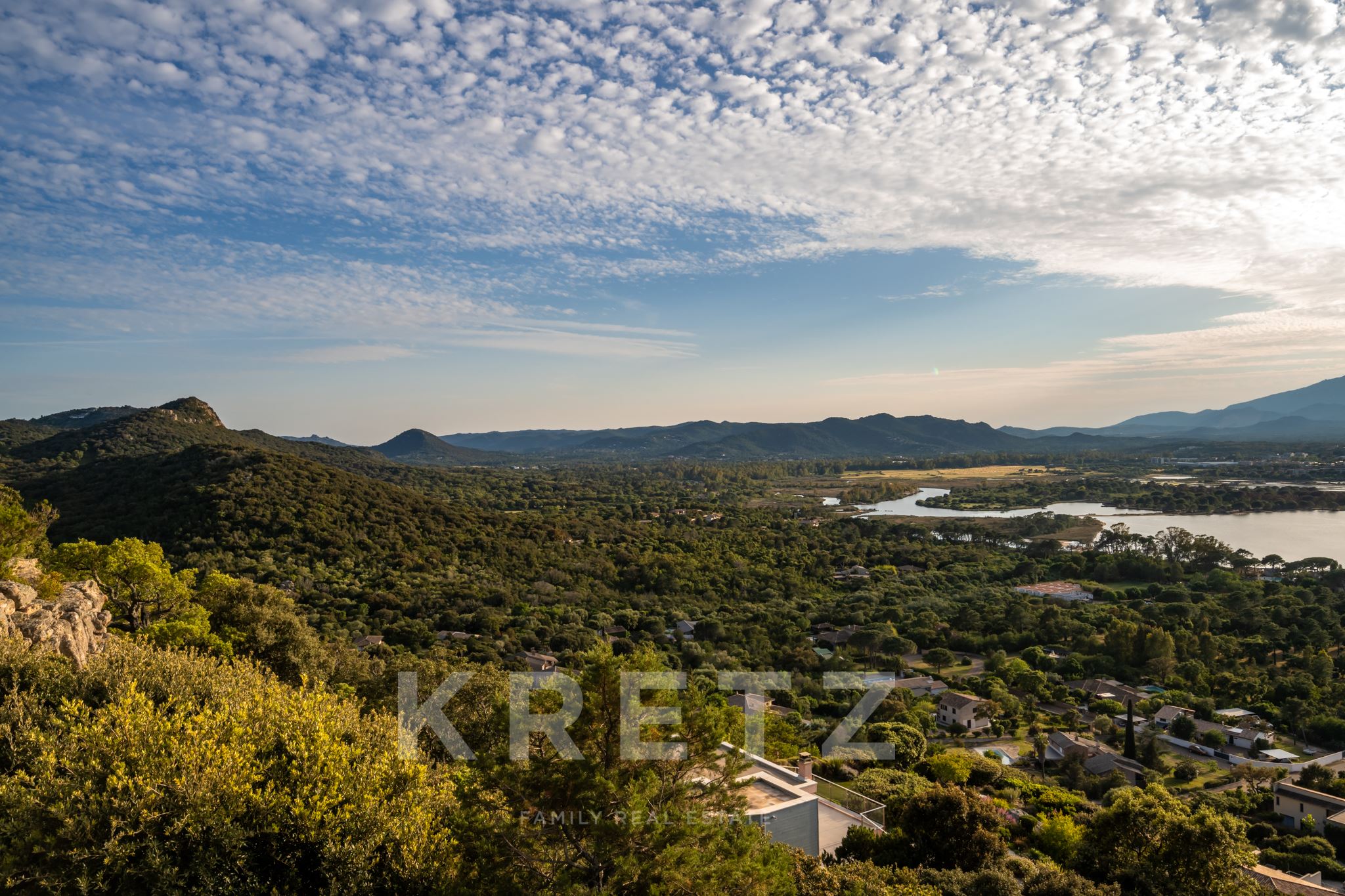 Wooden house 5 minutes from Porto Vecchio with panoramic view of the Gulf and mountains