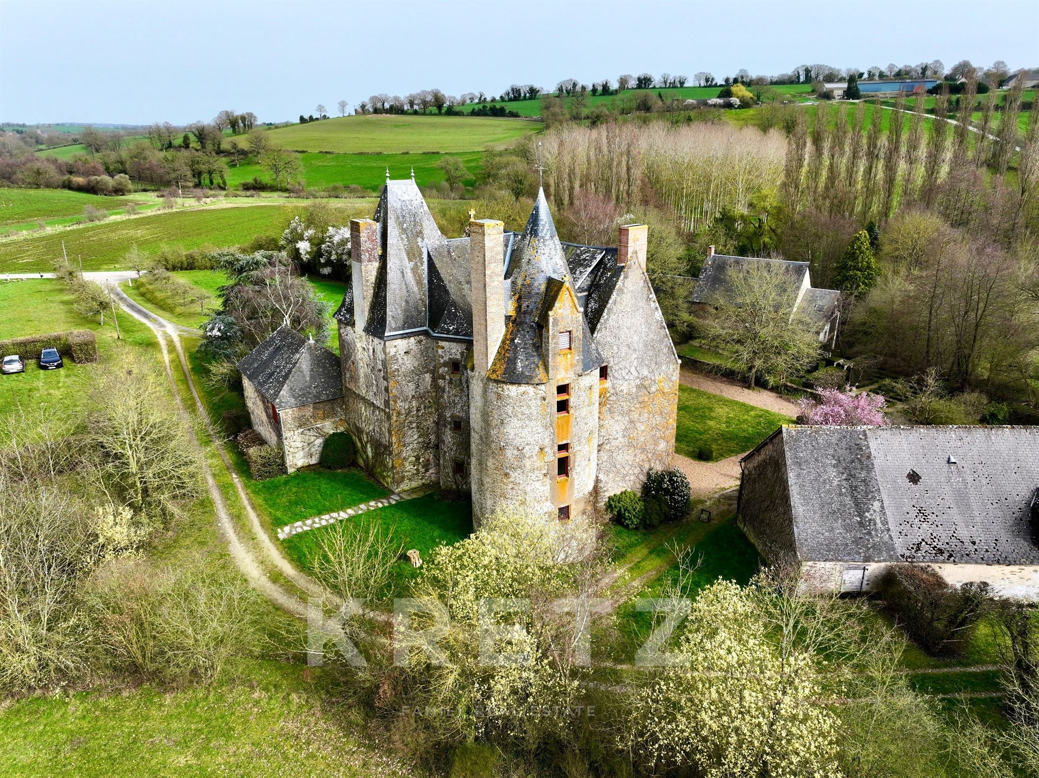 Restored 16th-century manor house, listed Historic Monument, 12 hectares of land with a river, woods