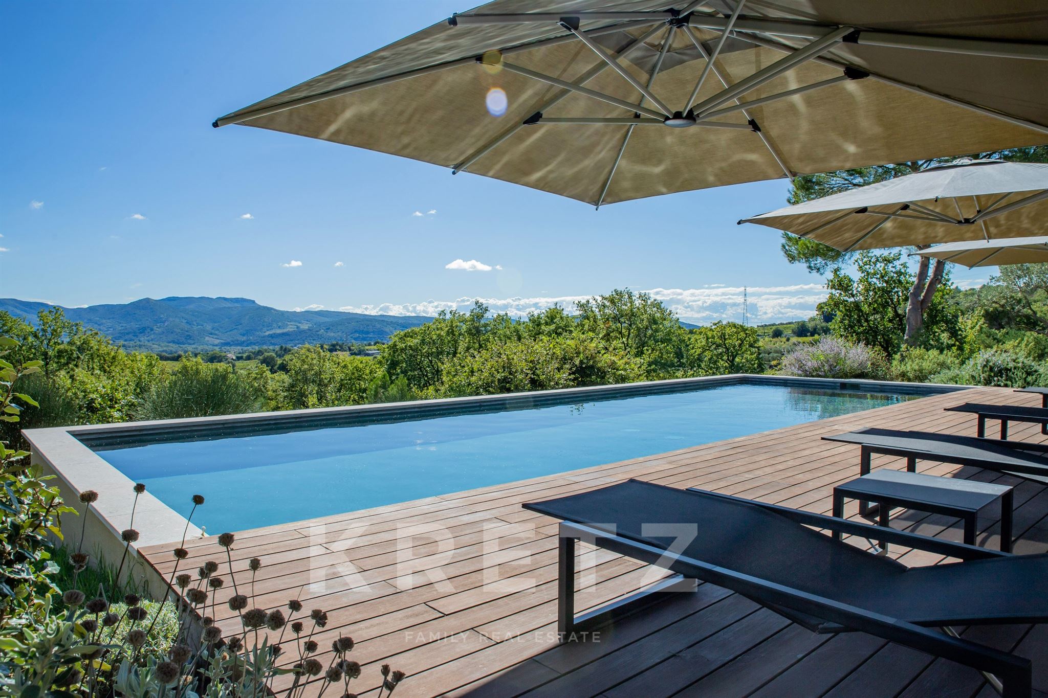 Contemporary residence of exception - Privileged location
