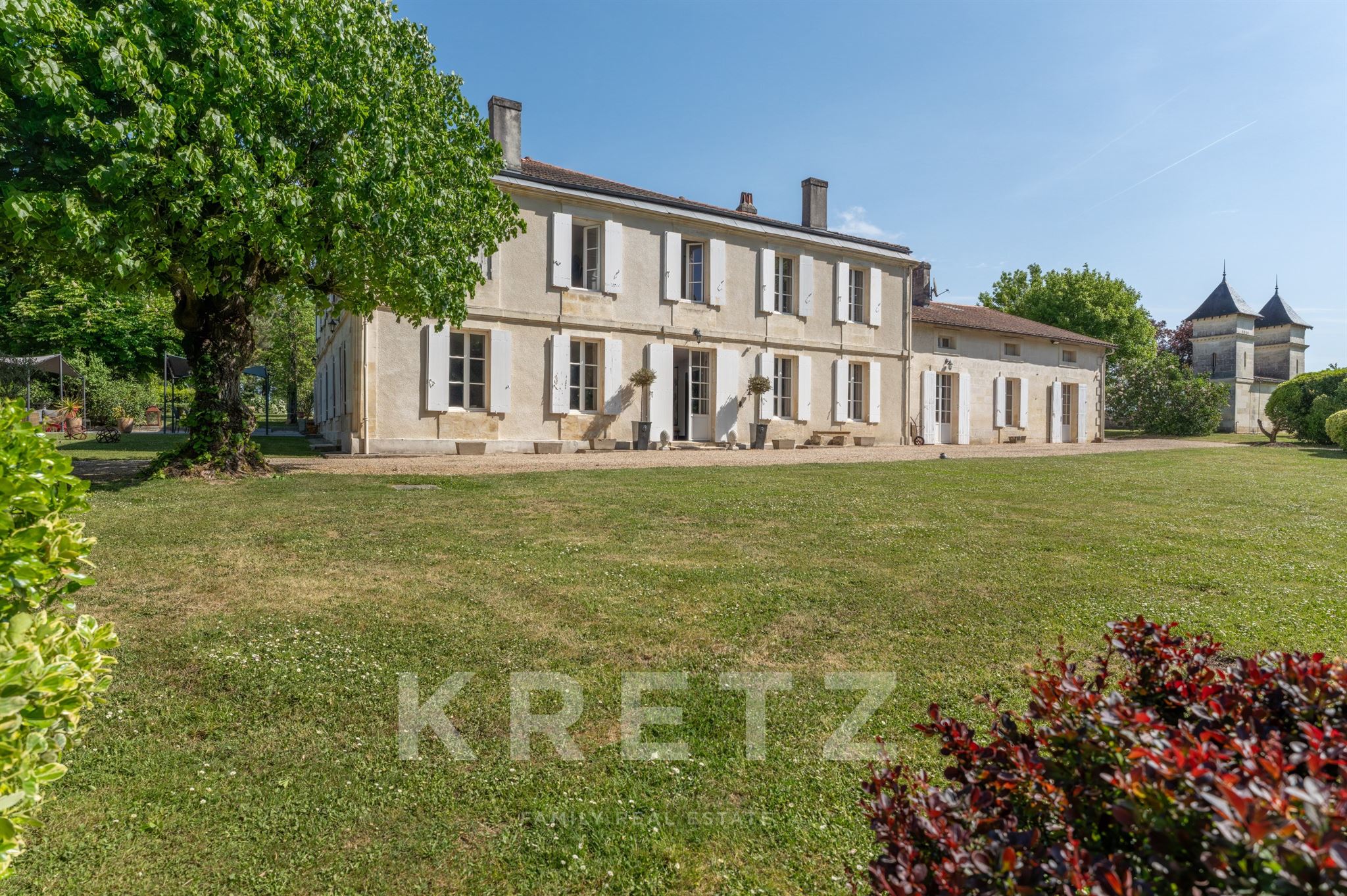 A stately home and 3.7-hectare grounds: A gem on the outskirts of Bordeaux