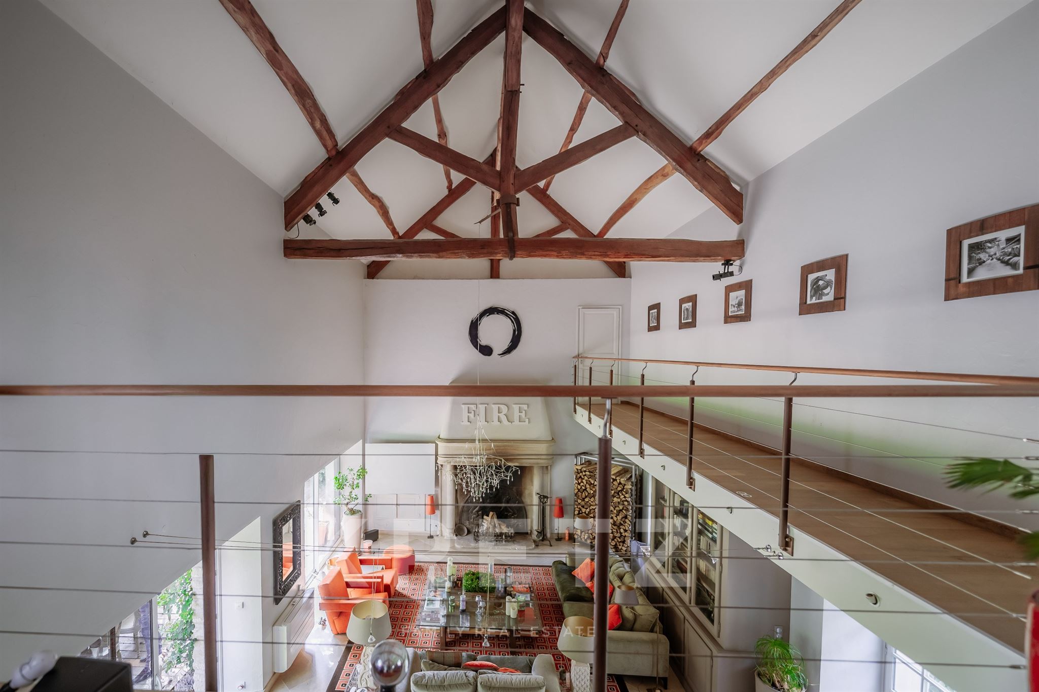 À vendre – Ancienne ferme réinventée avec dépendance, au cœur du village de La Falaise