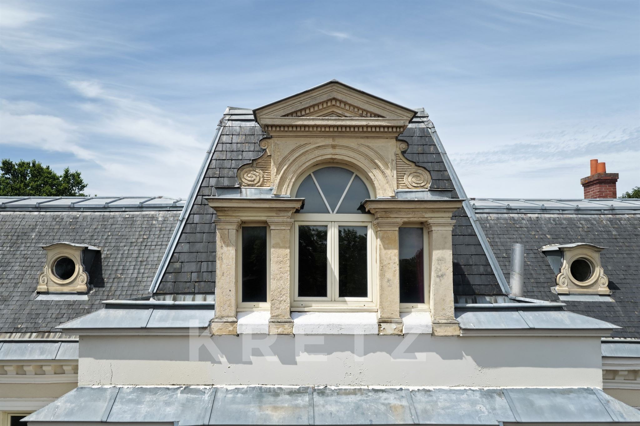 Um castelo do século XIX às portas de Paris, com capela privada e 5,8 hectares de parque