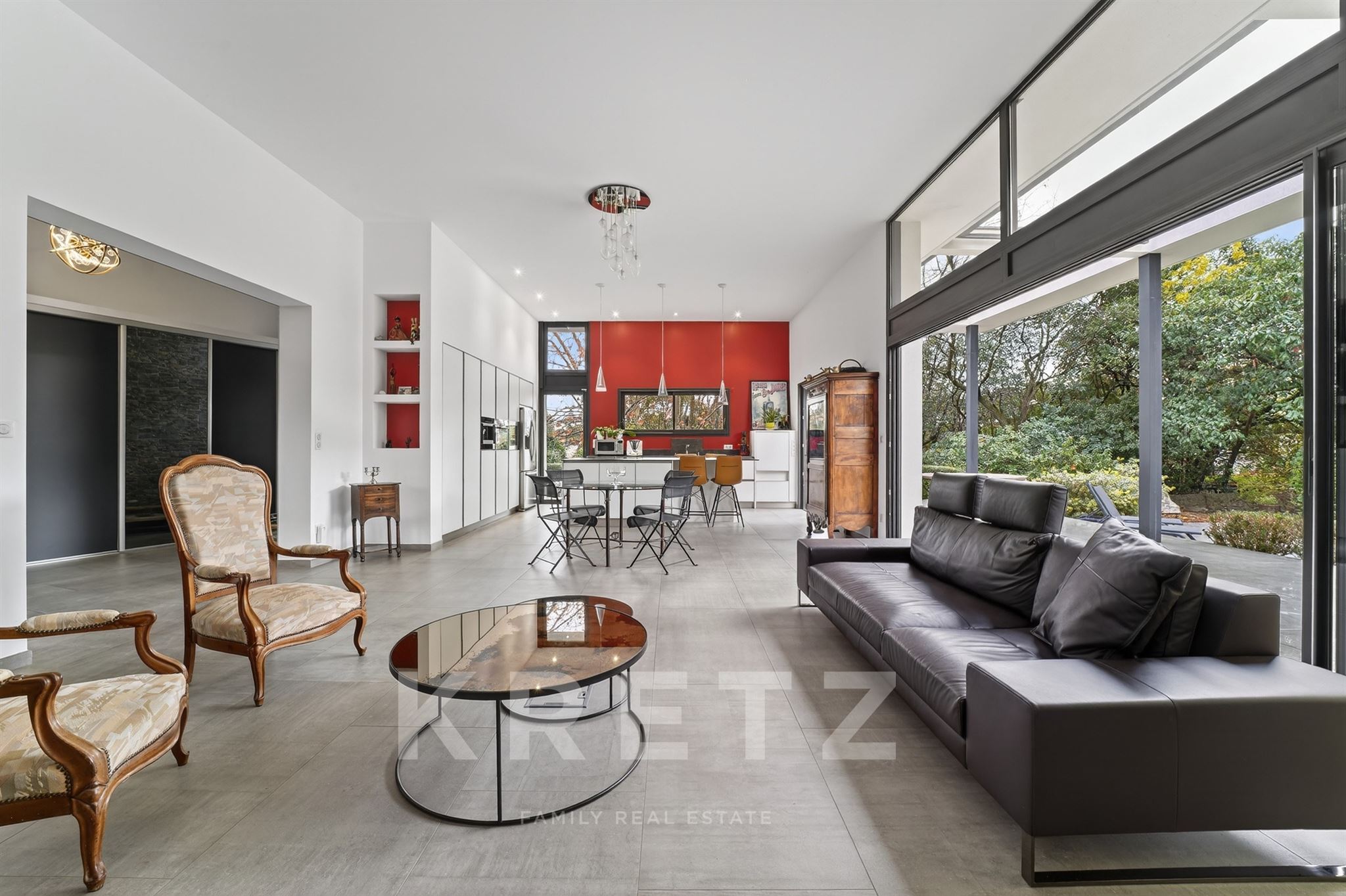 Architect-designed villa in a verdant setting in the center of Castelnau le Lez