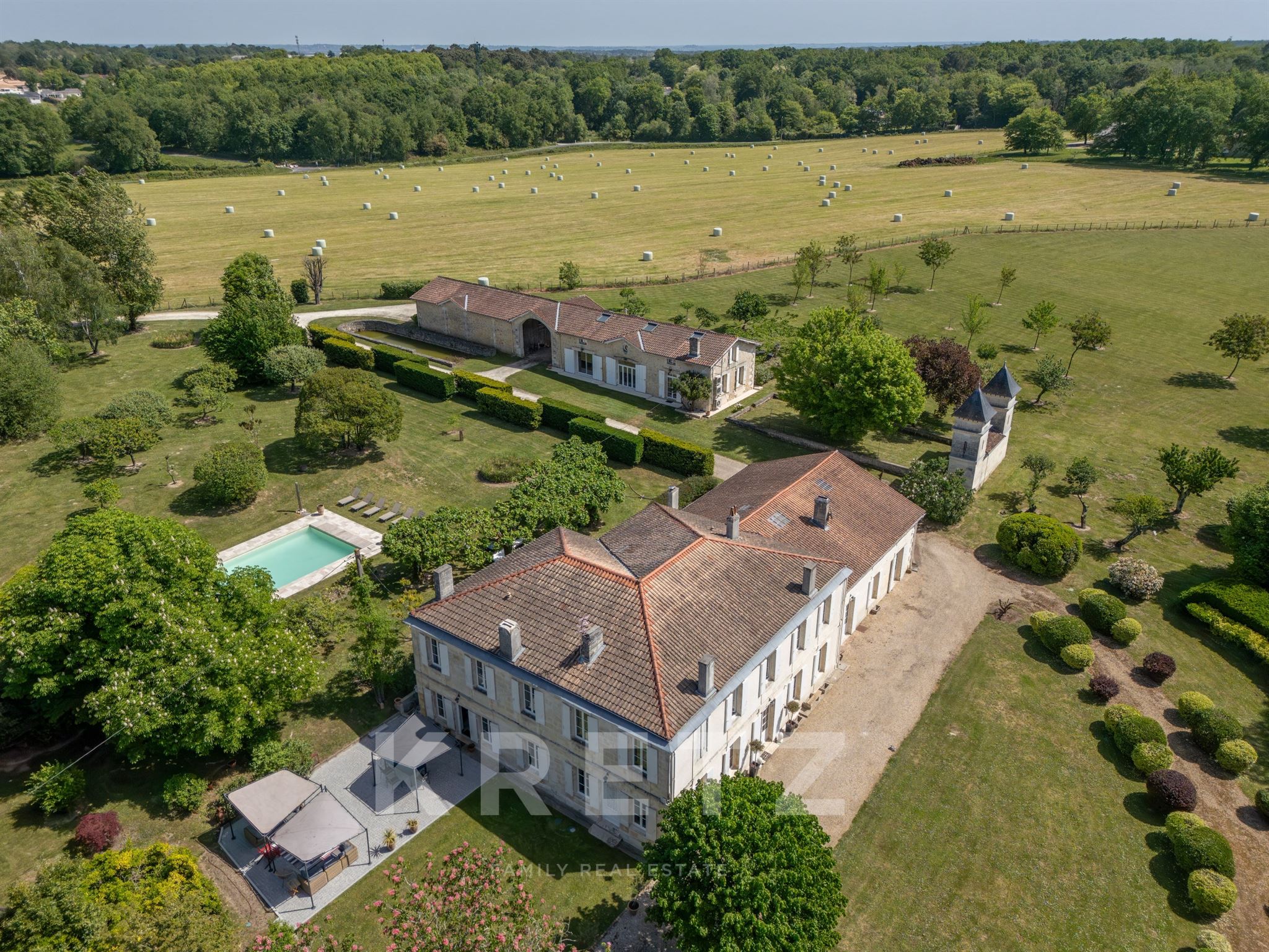 A stately home and 3.7-hectare grounds: A gem on the outskirts of Bordeaux