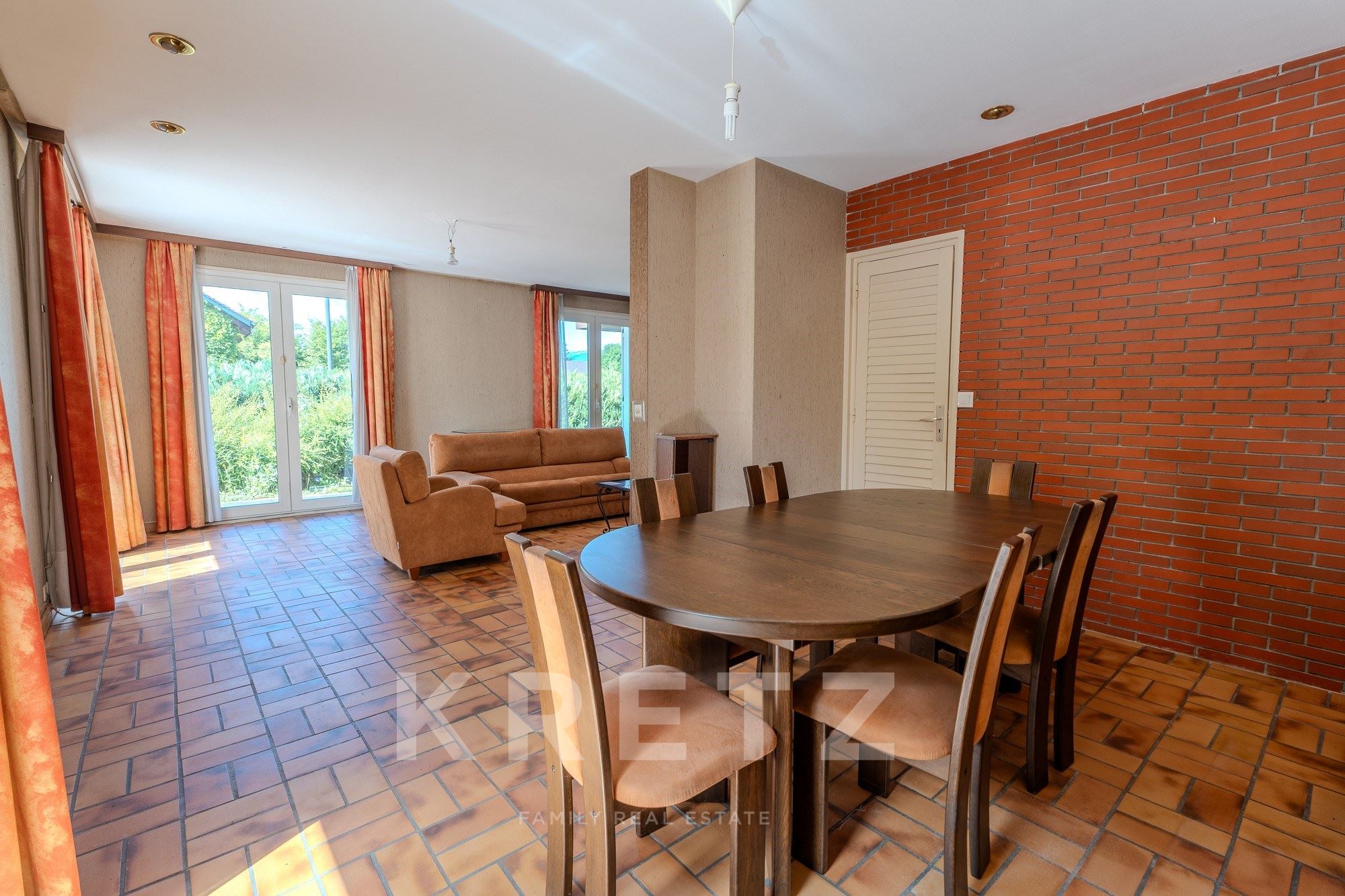 Contemporary Home with Landscaped Garden and Convertible Attic – Prévessin-Moëns, 10 Minutes from Ge
