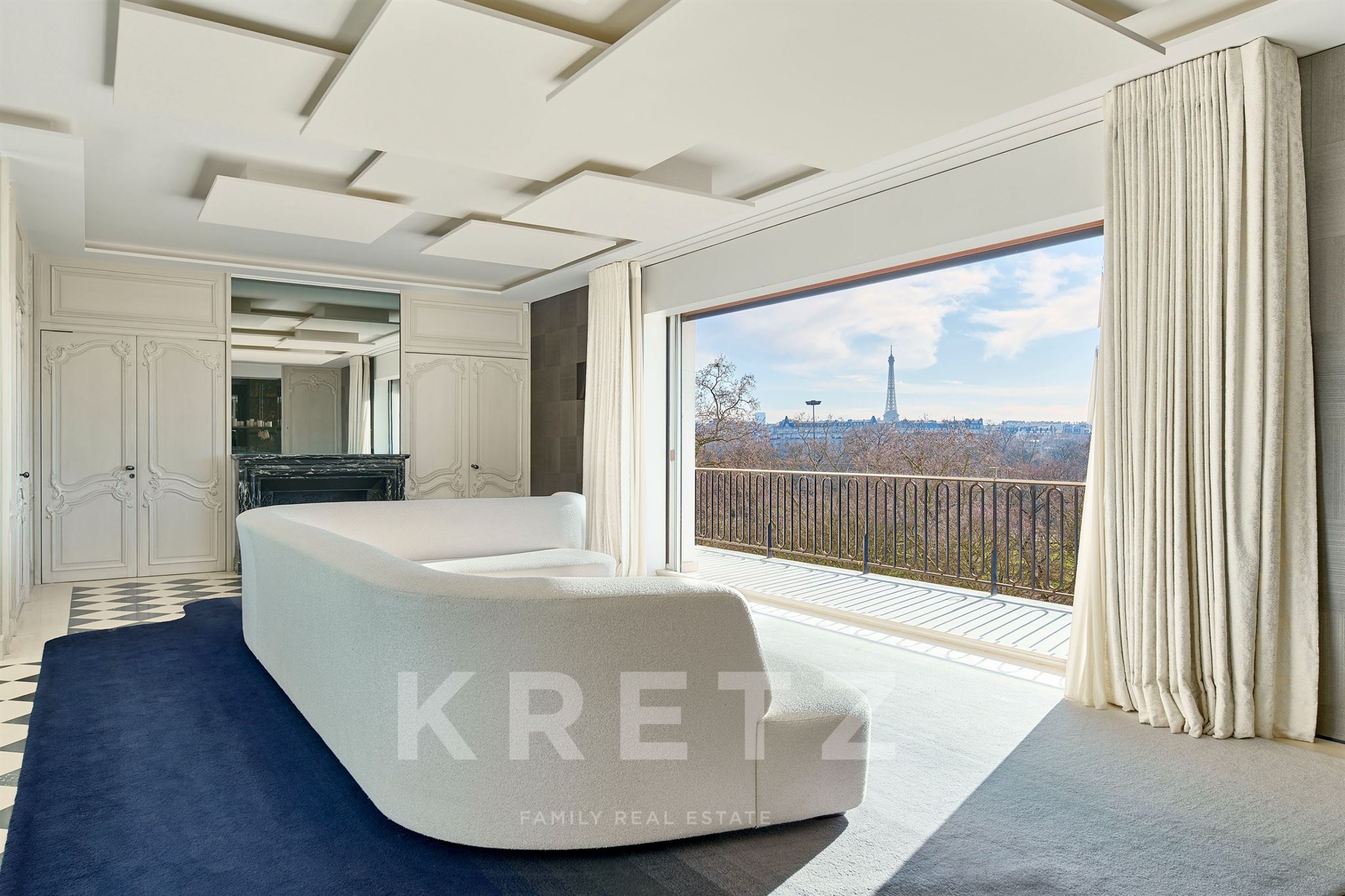 Top floor apartment with 200m² rooftop terrace and view of the Eiffel Tower