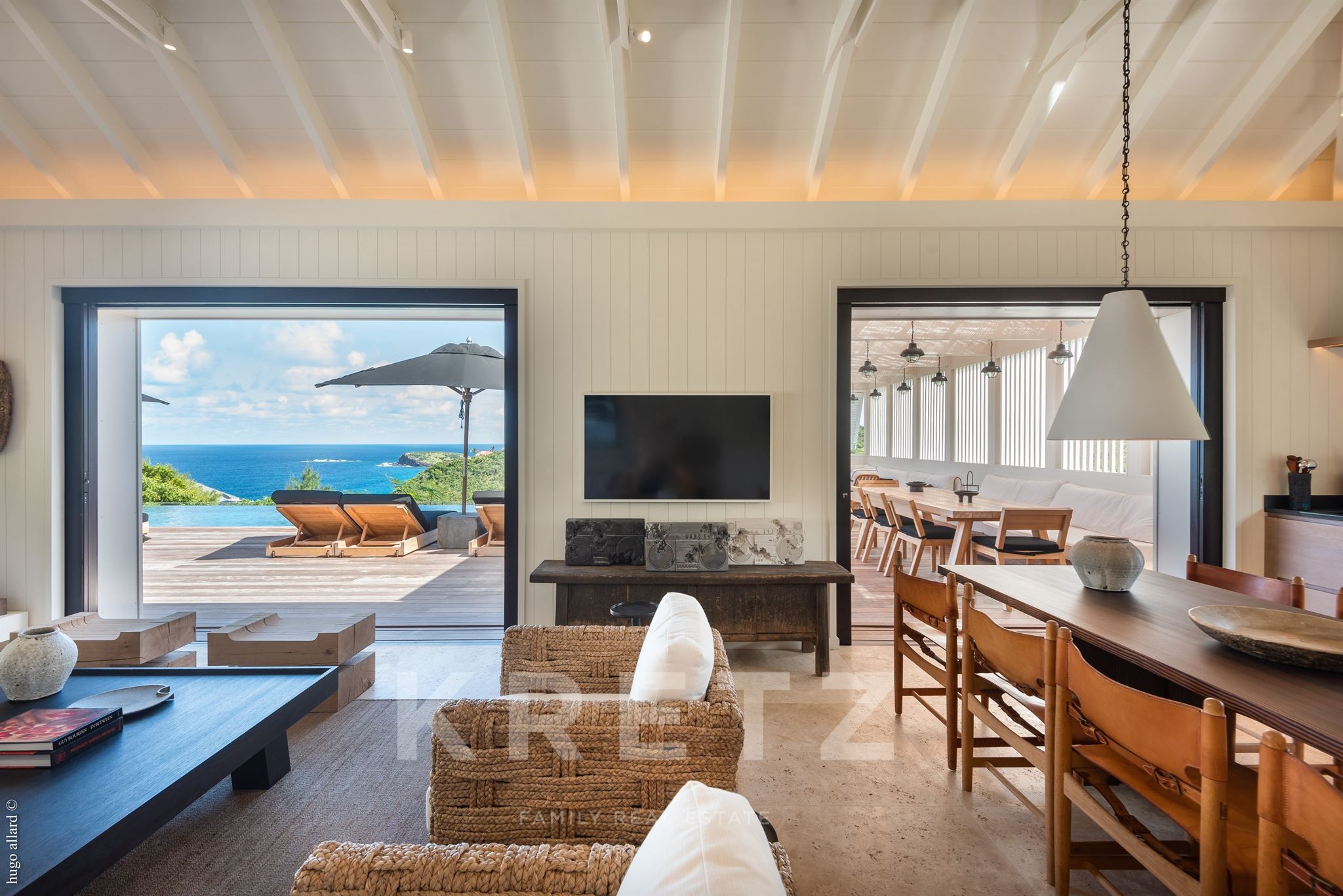 Elegant architect-designed villa with panoramic views over the ocean and Îlet Tortue