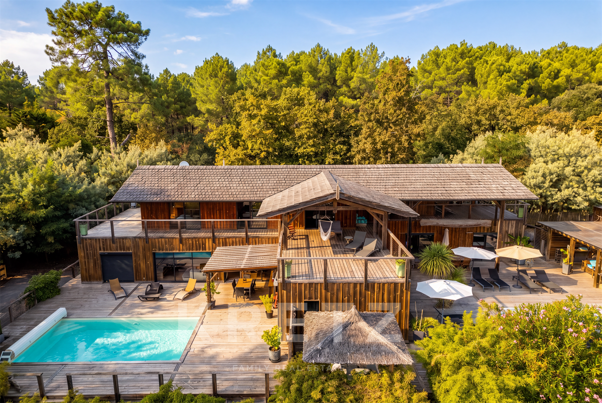 LACANAU-LAC – LES BAÏNASSES | 325 SQ M LAKESIDE-INSPIRED VILLA WITH PRIVATE LAKE ACCESS