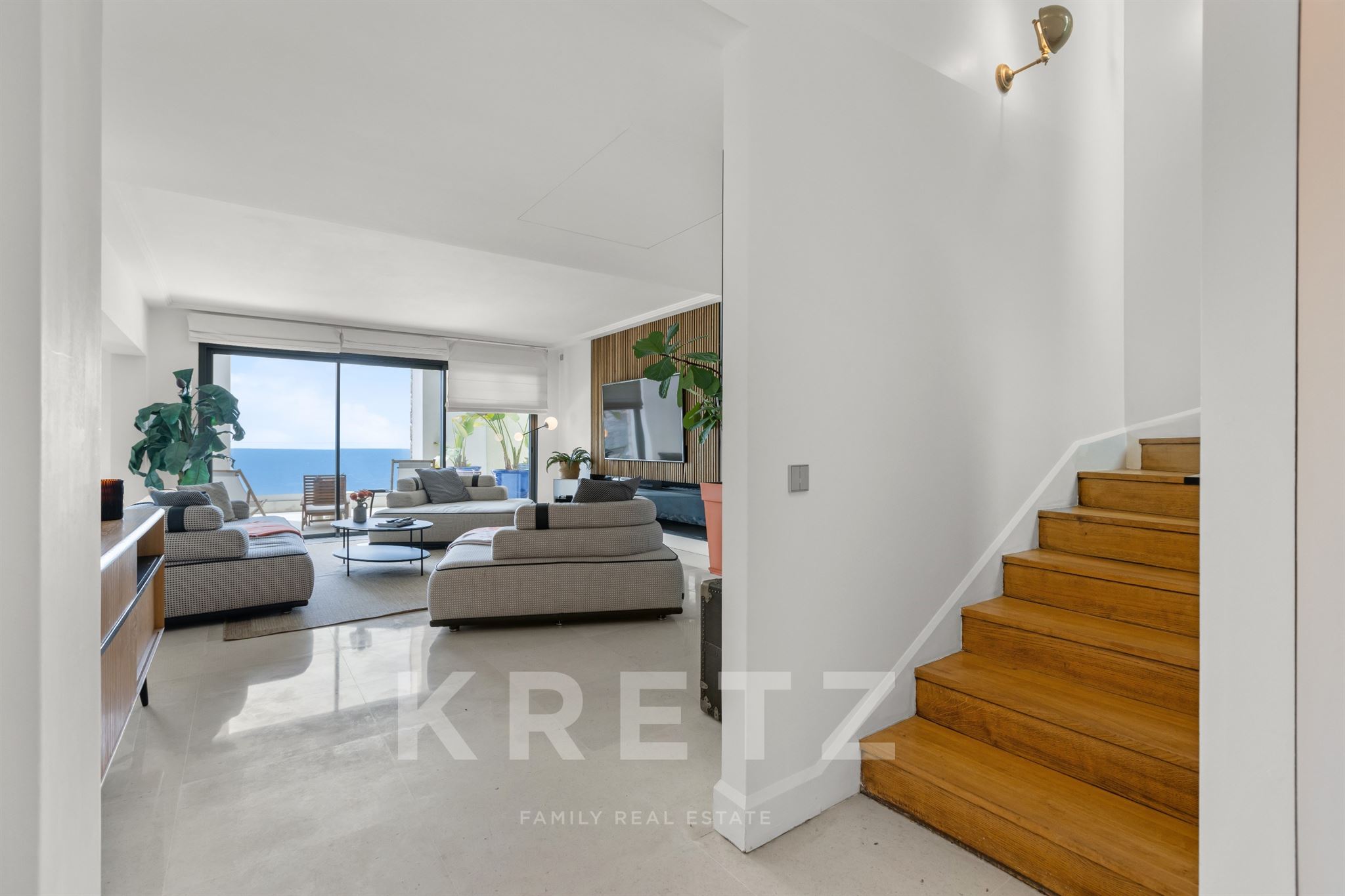 Cliffside Apartment Overlooking the Sea