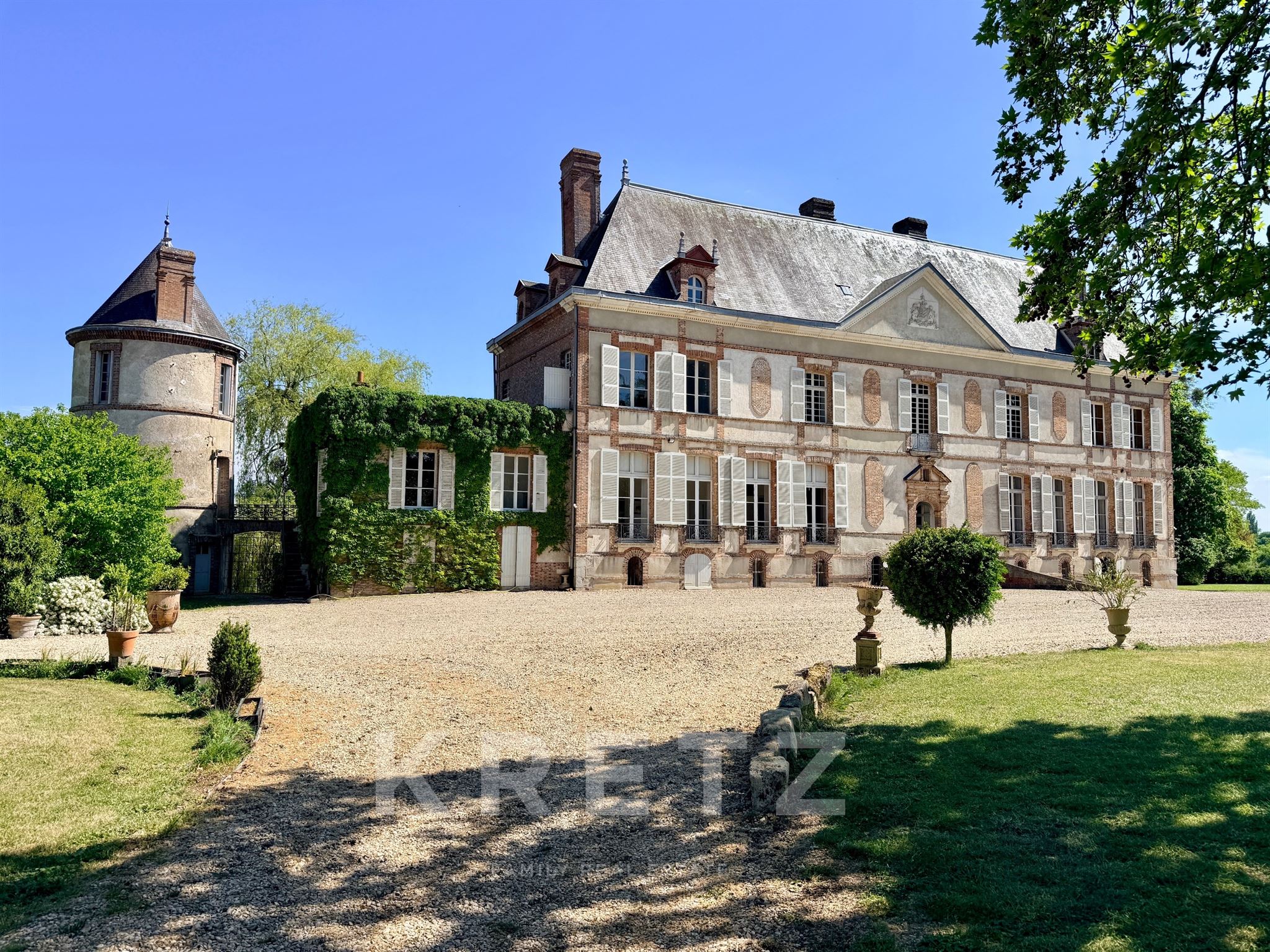 17th Century listed Castle with outbuildings on 158ha
