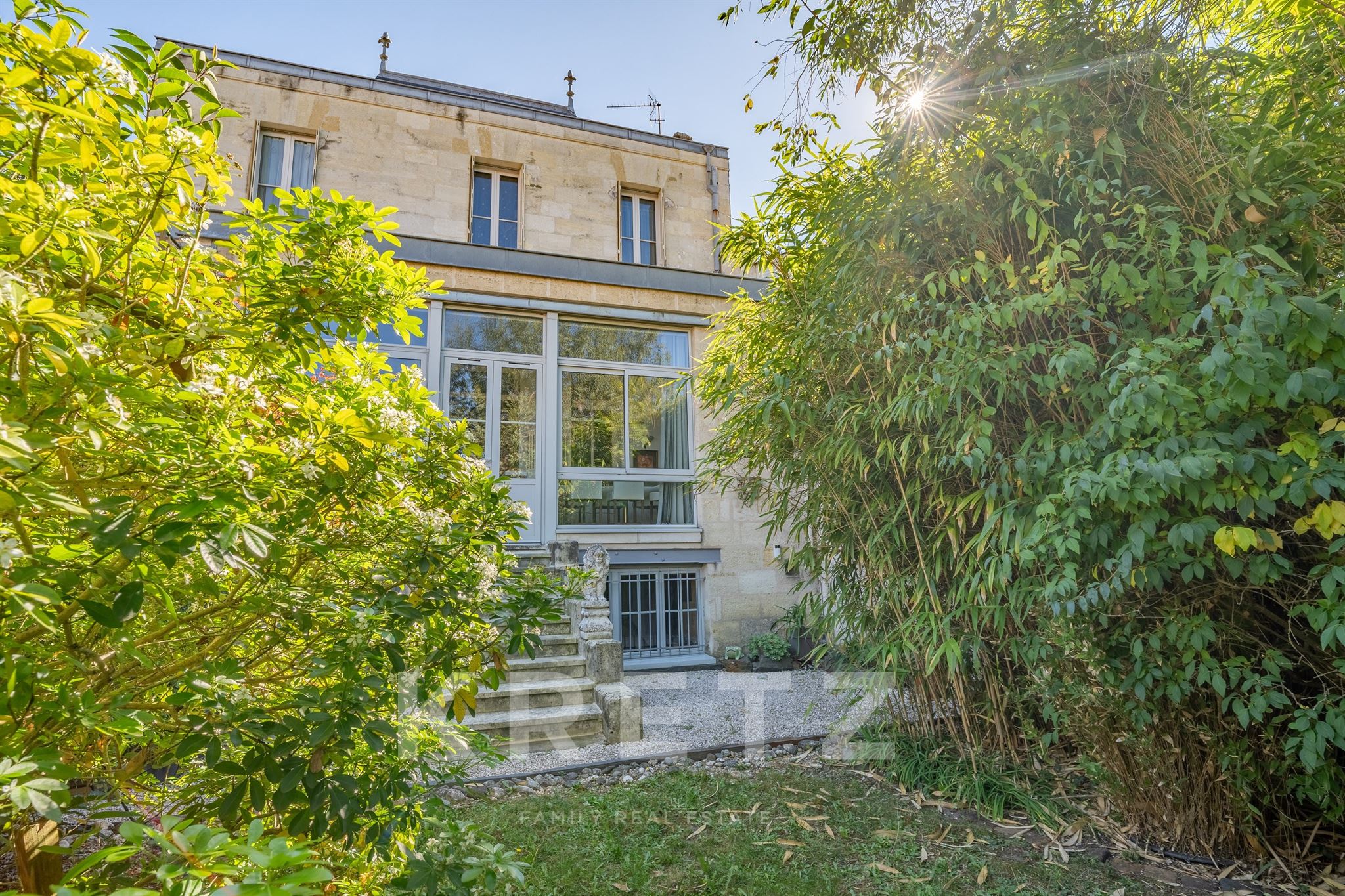 Heart of Pessac, Late 19th-Century Residence, 370 sqm — Private Walled Garden, Town Center