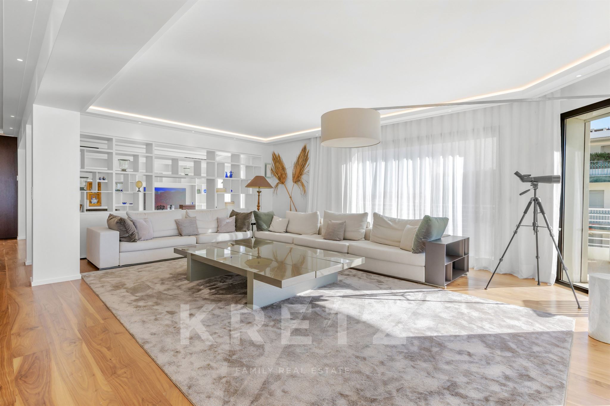 Cannes Croisette – Exceptional Apartment with Panoramic Sea-View Terrace